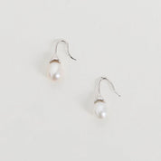 Odette Earrings in Pearl/Silver
