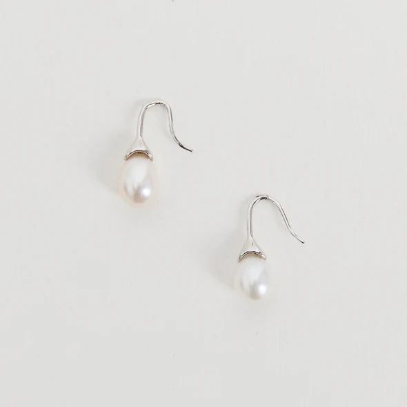 Odette Earrings in Pearl/Silver