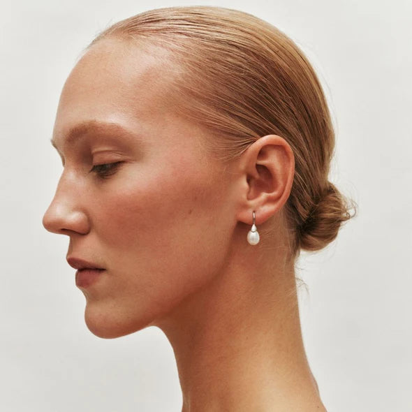 Odette Earrings in Pearl/Silver