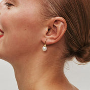 Odette Earrings in Pearl/Gold