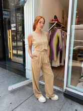 Load image into Gallery viewer, Twill Pleated Pant in Sand
