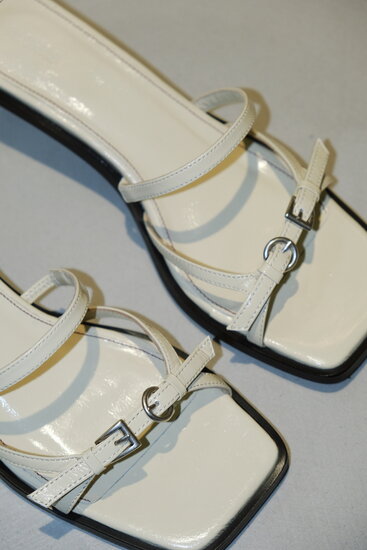 Liko Onix Cream Leather Sandals