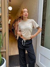 Load image into Gallery viewer, Jersey Basic Tee in Dune
