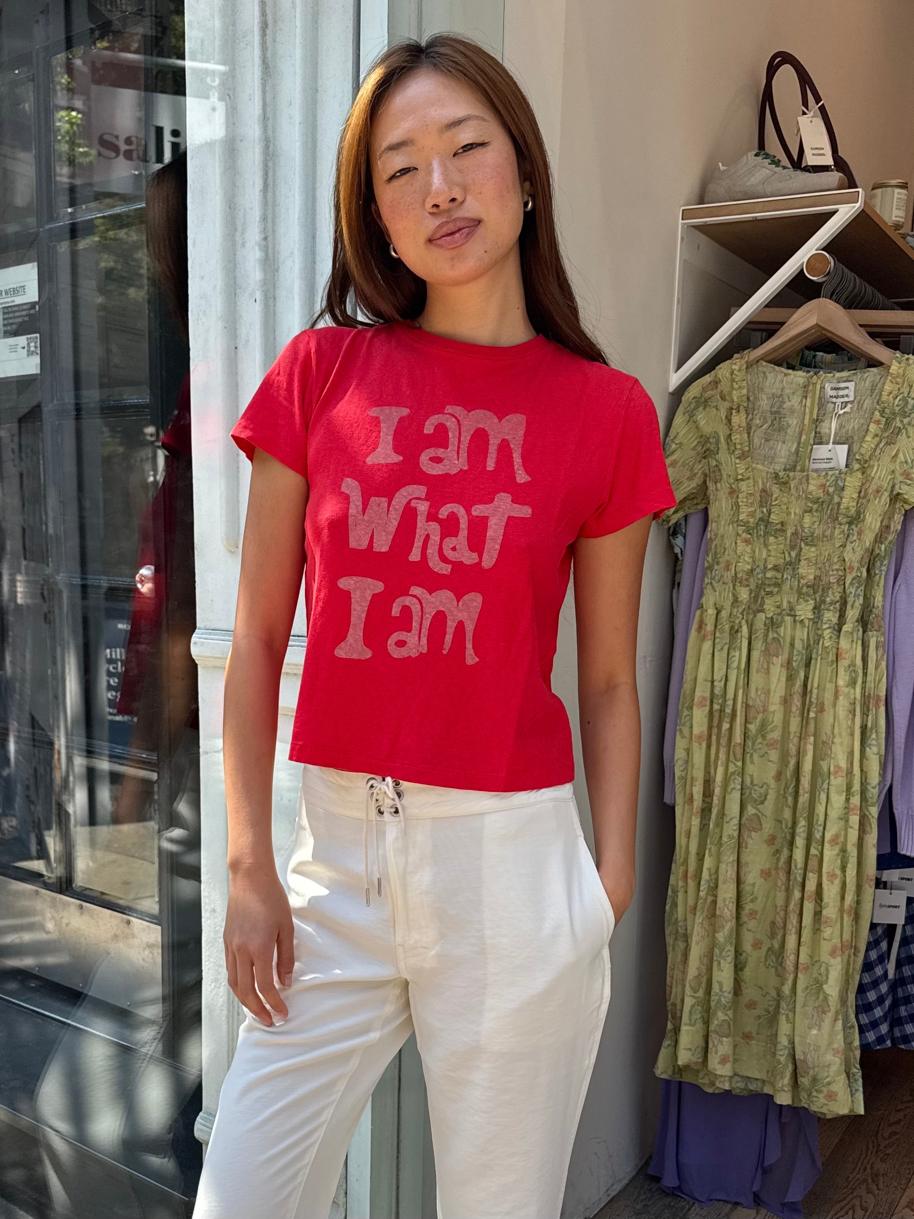 Classic Tee What I Am in Roja