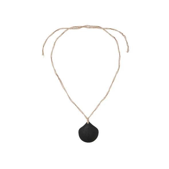ASTER_NECKLACE_BLACK_-_V1.webp
