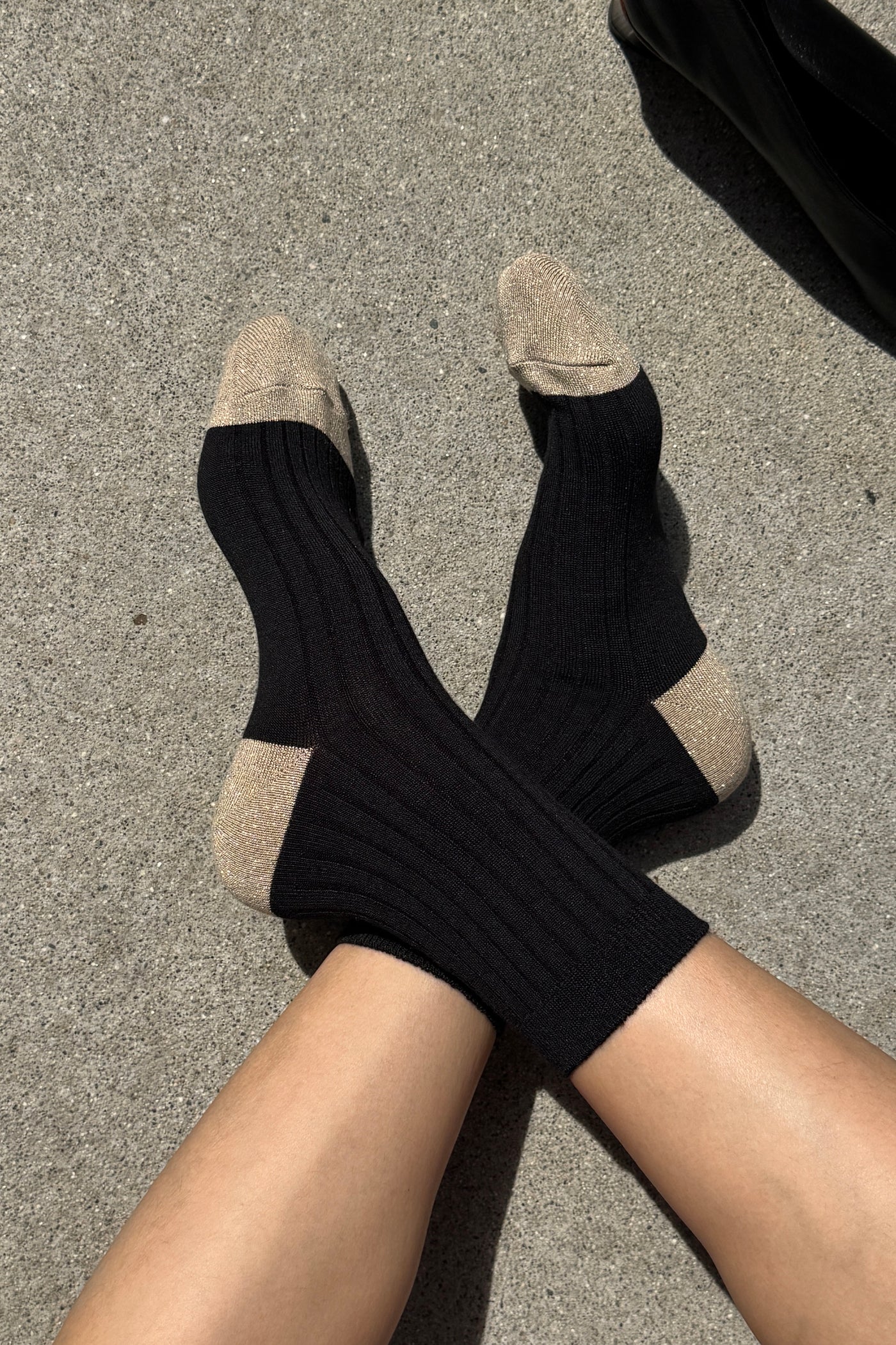 Her Glow Socks in Black/Gold