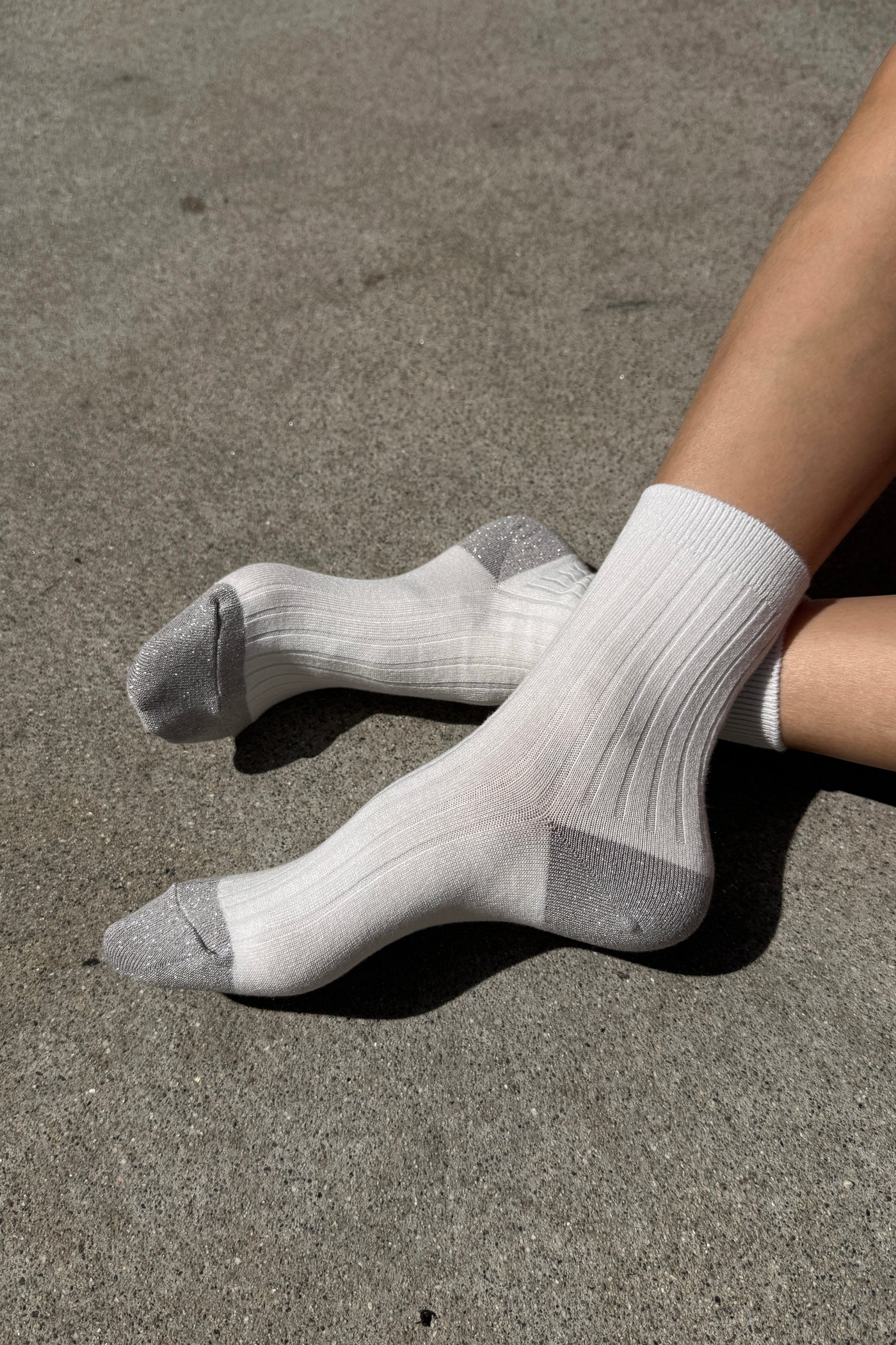 Her Glow Socks in White/Silver