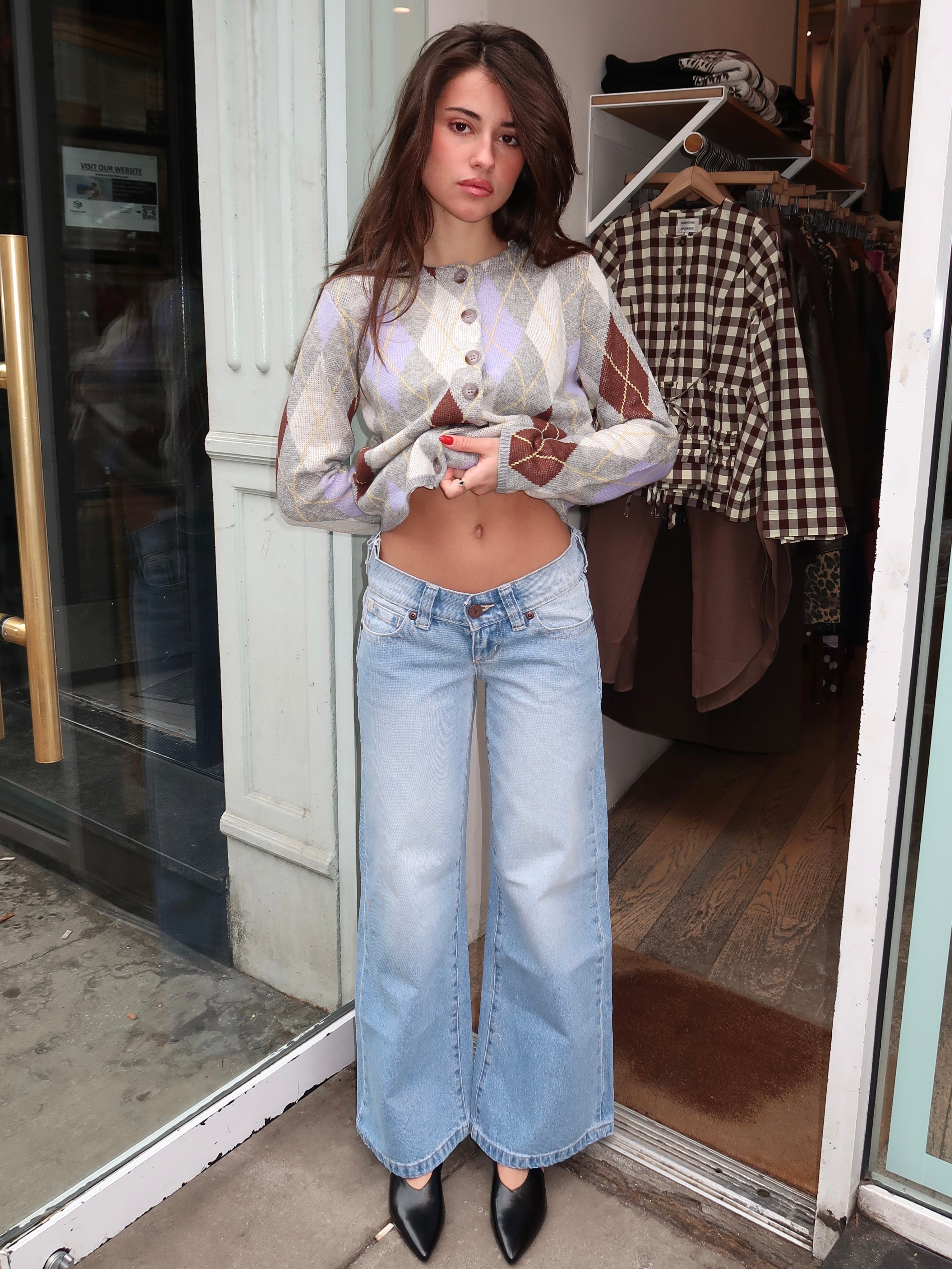 00 Super Low Wide in Kaia Worn