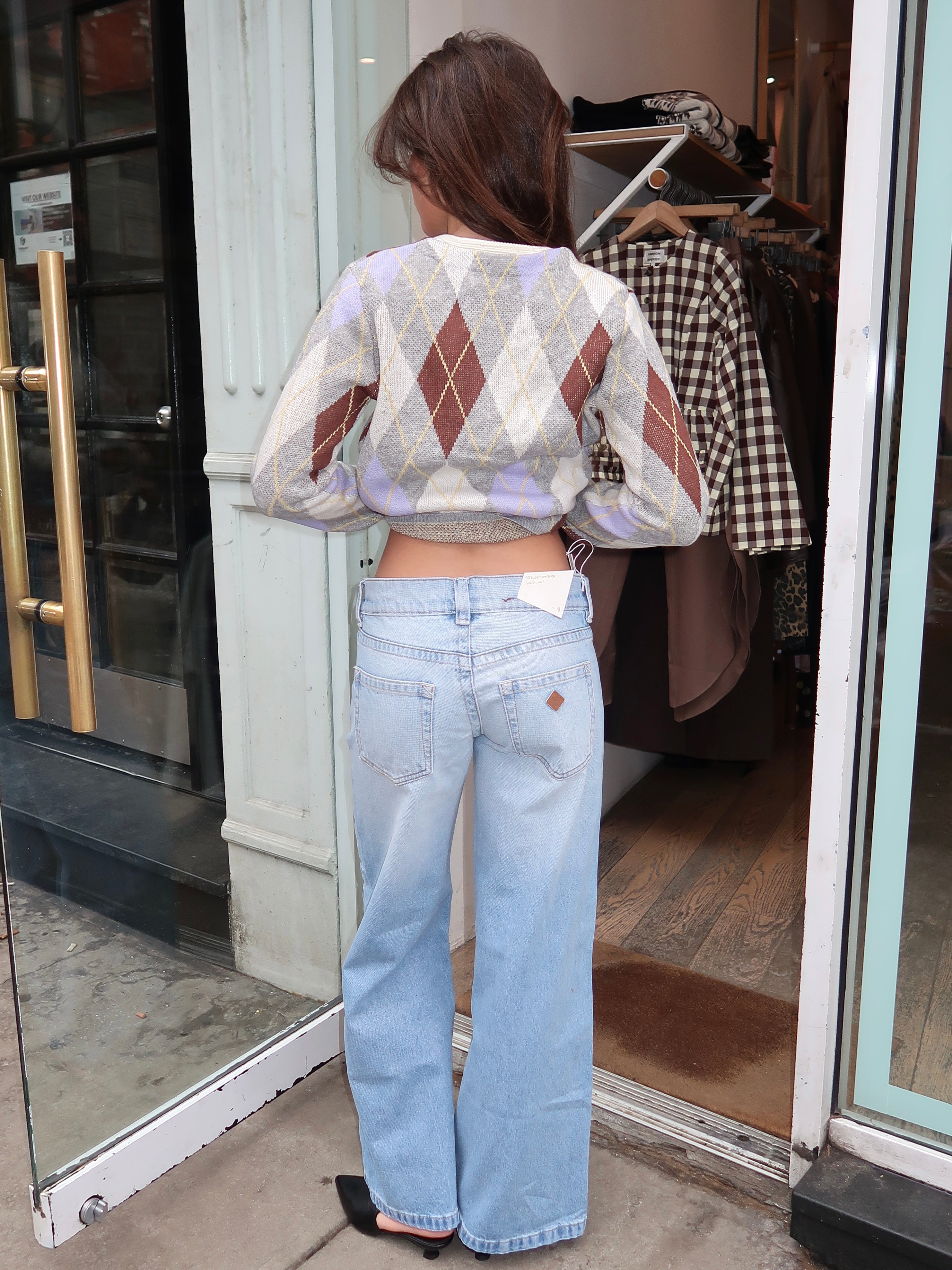 00 Super Low Wide in Kaia Worn