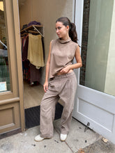 Load image into Gallery viewer, Jersey Sleeveless Turtleneck in Mushroom
