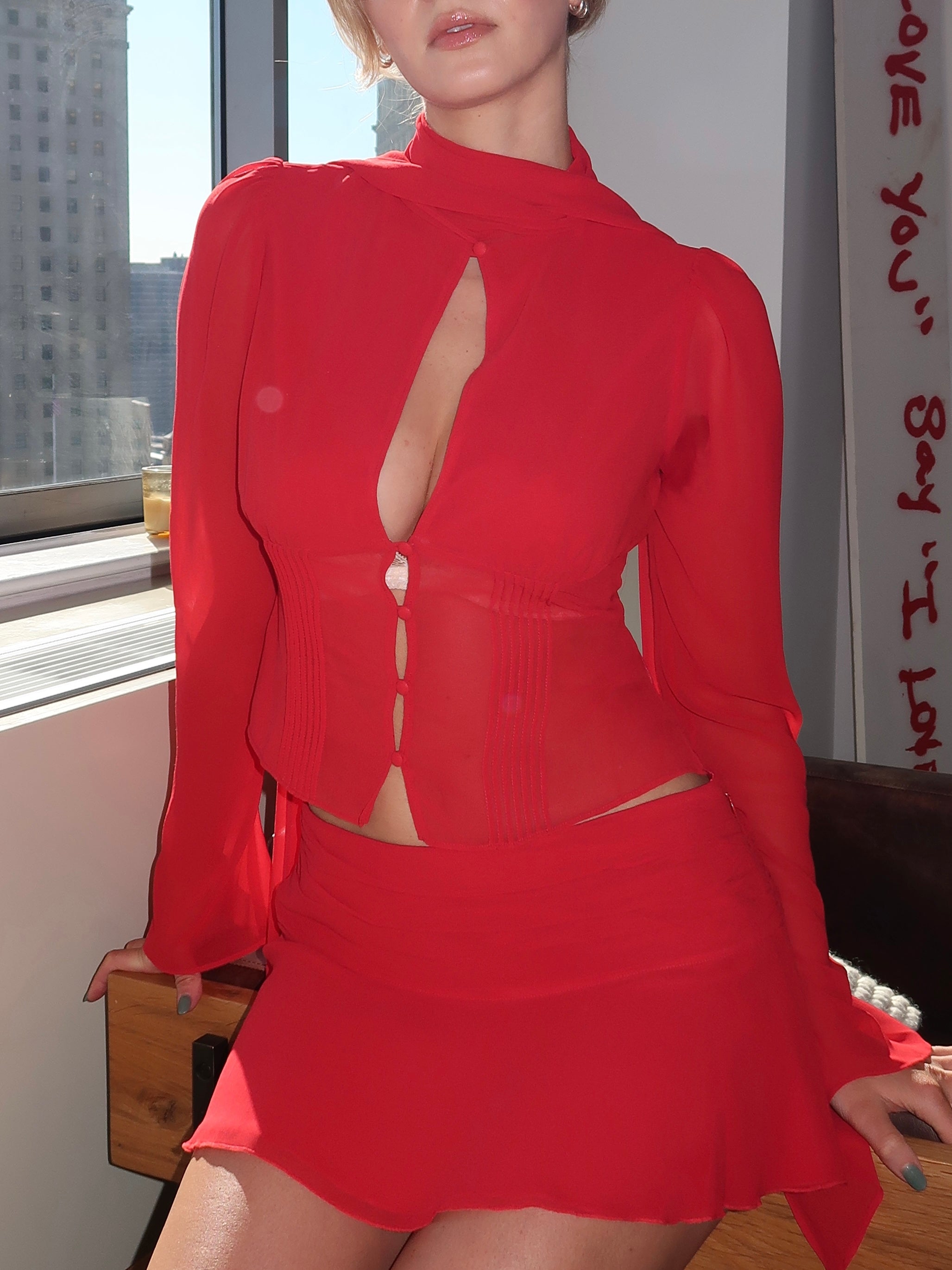 トップス ta ara Ara Long Sleeve in Red Love – Isalis