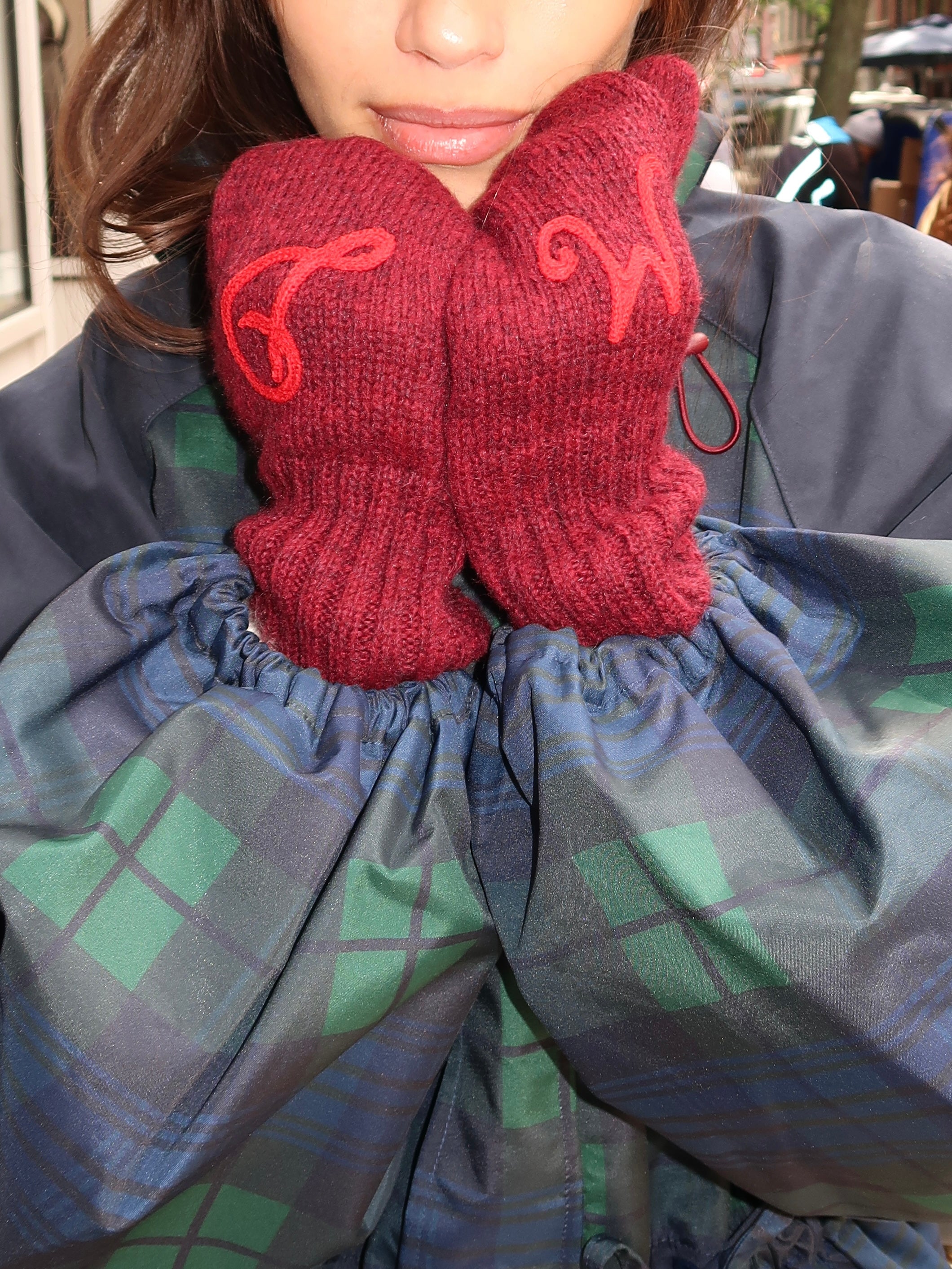 DM Mittens in Burgundy