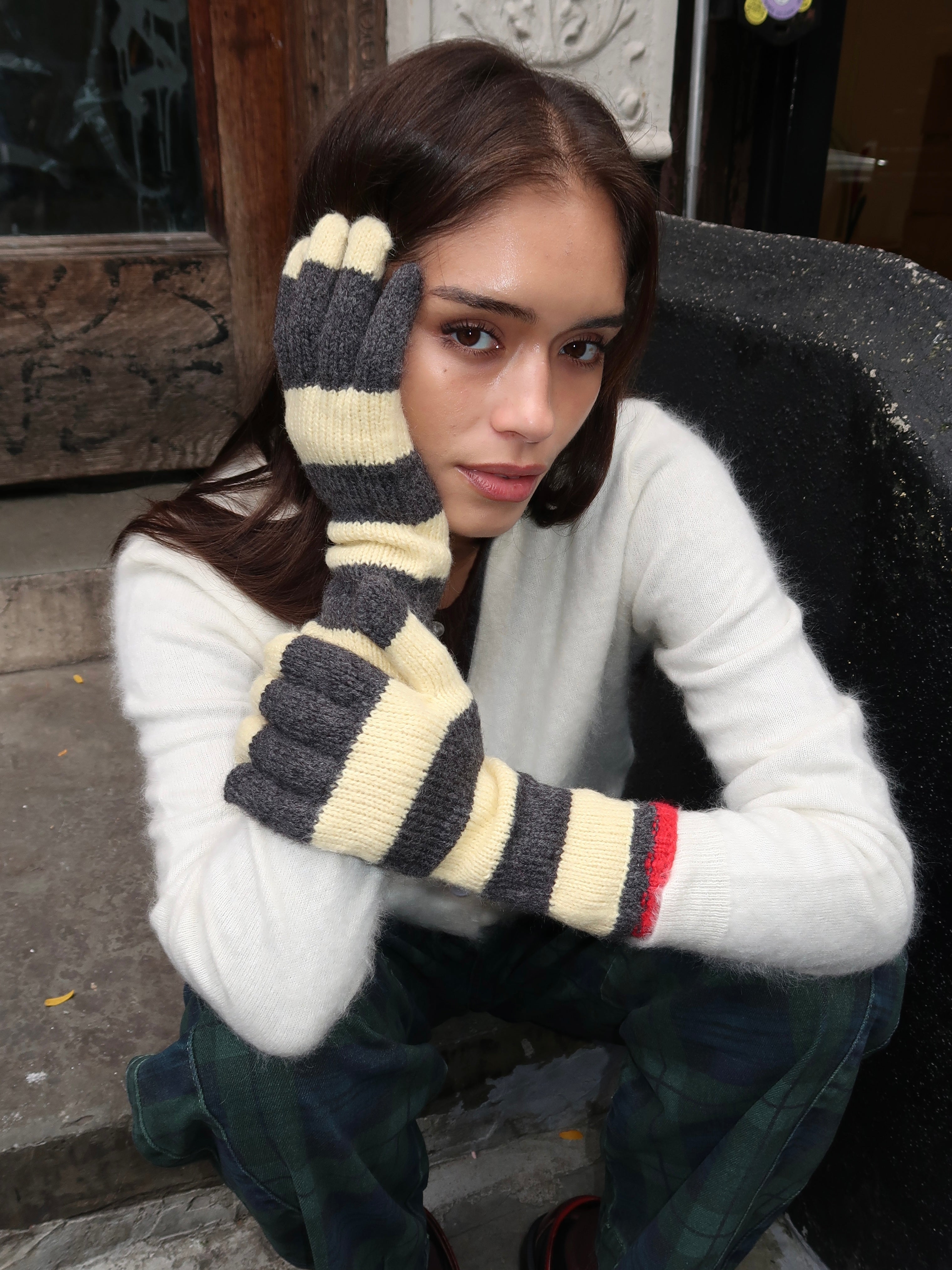 Striped Gloves in Butter Charcoal