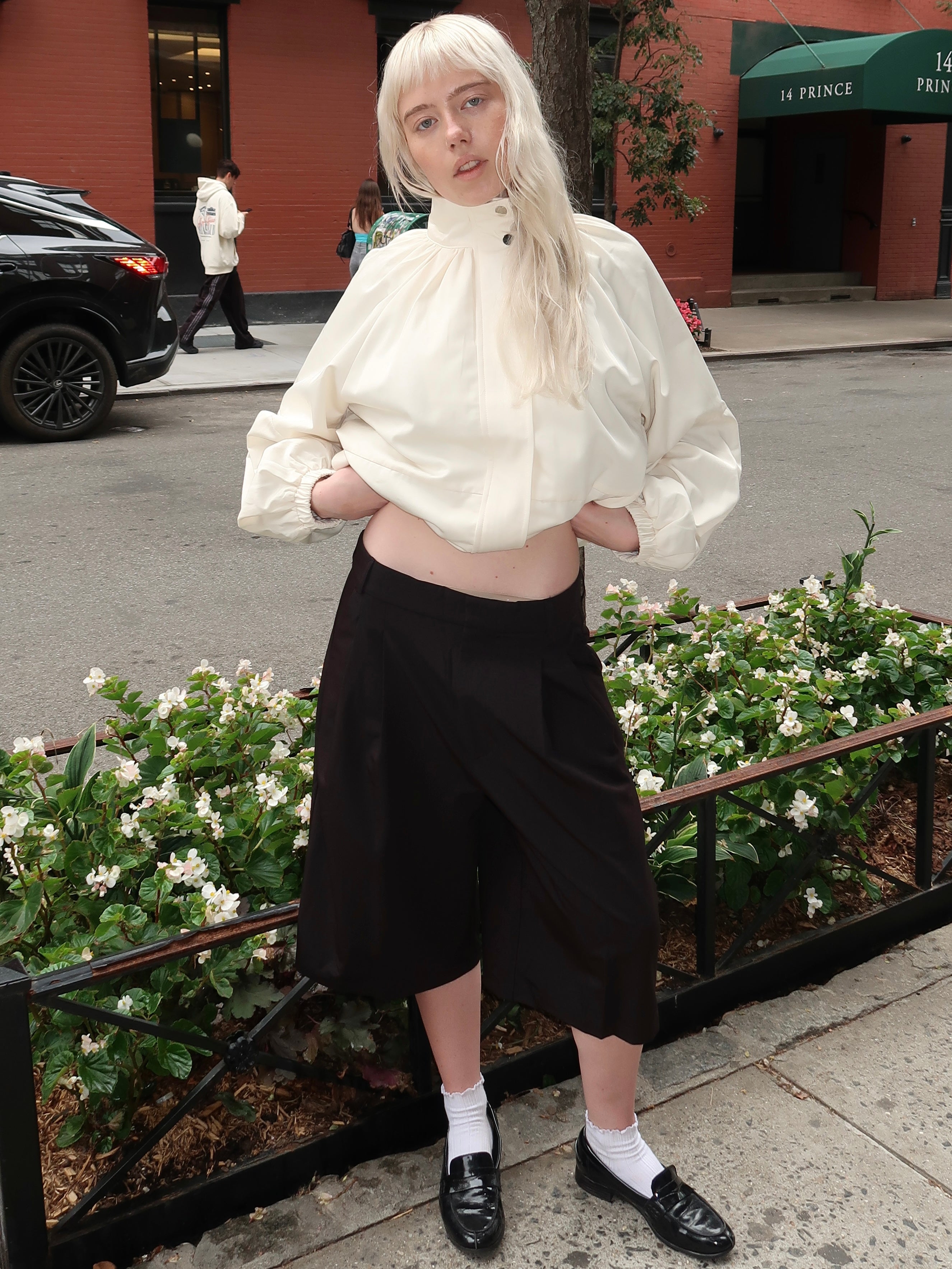 Neves Long Short Trousers in Black