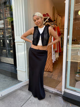 Load image into Gallery viewer, Dawn Woven Vest in Black
