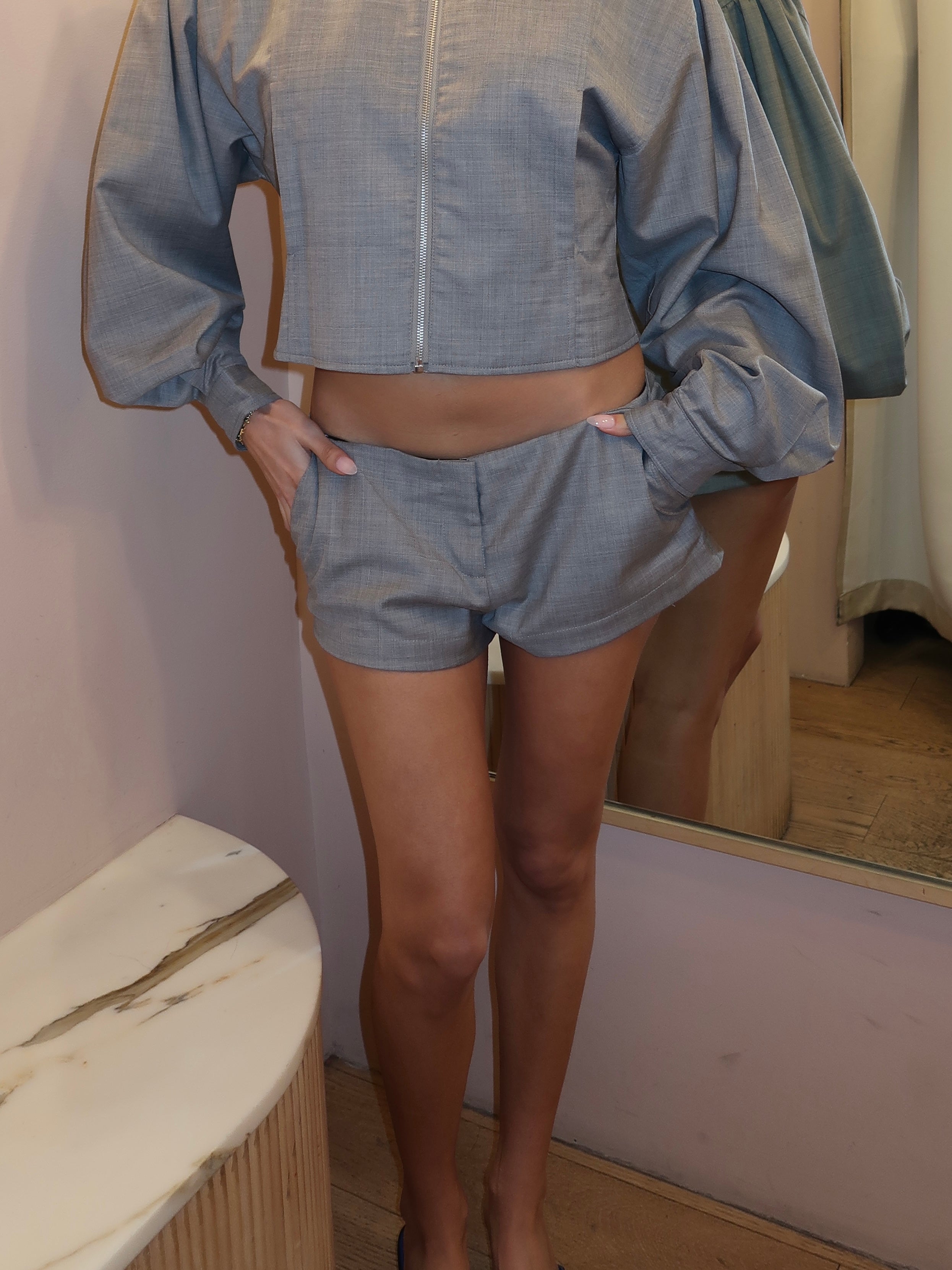 Noa Short in Grey