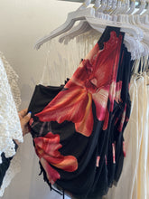 Load image into Gallery viewer, Eli Linen Crop Top in White
