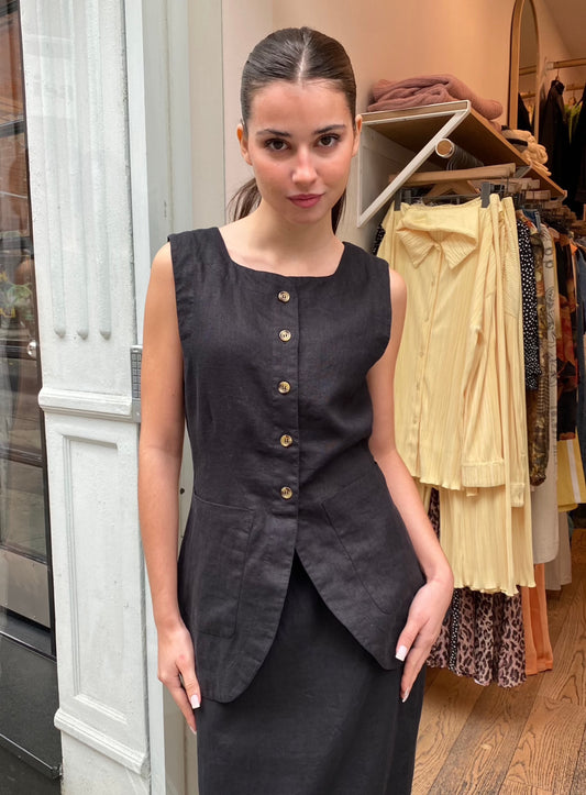 Emma Vest in Black