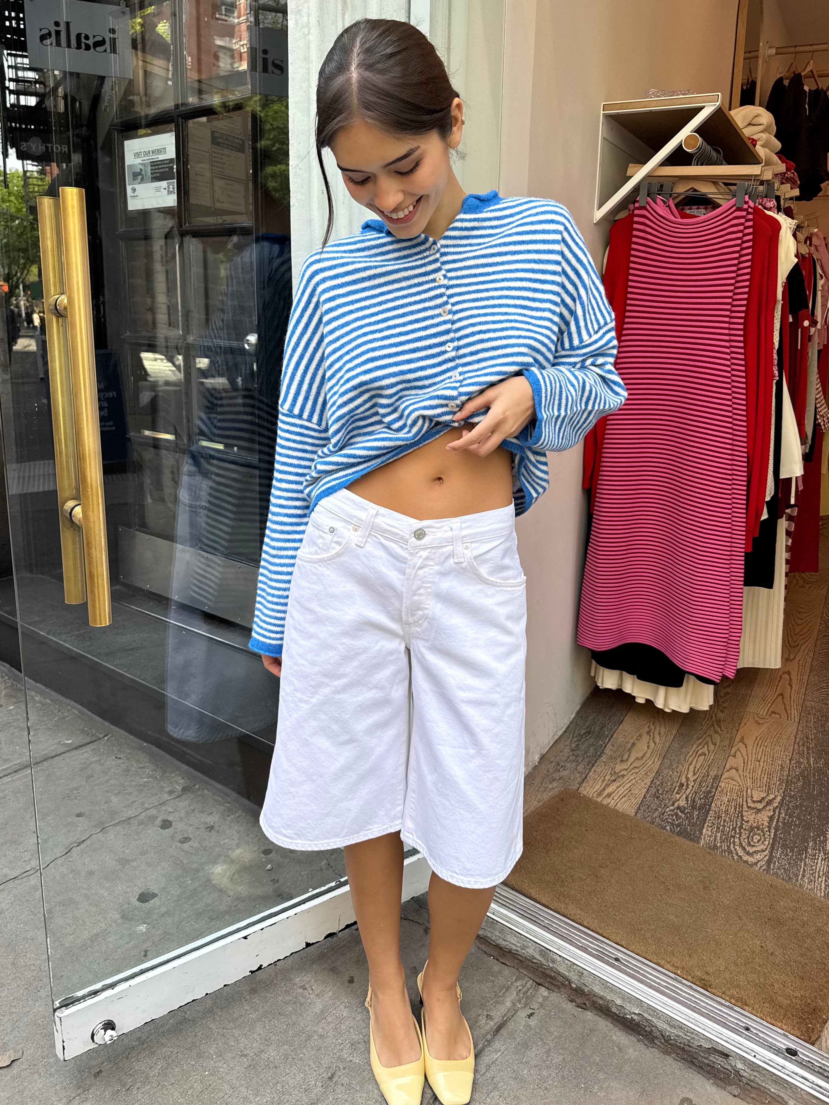 Baggy V-Short in Milkshake