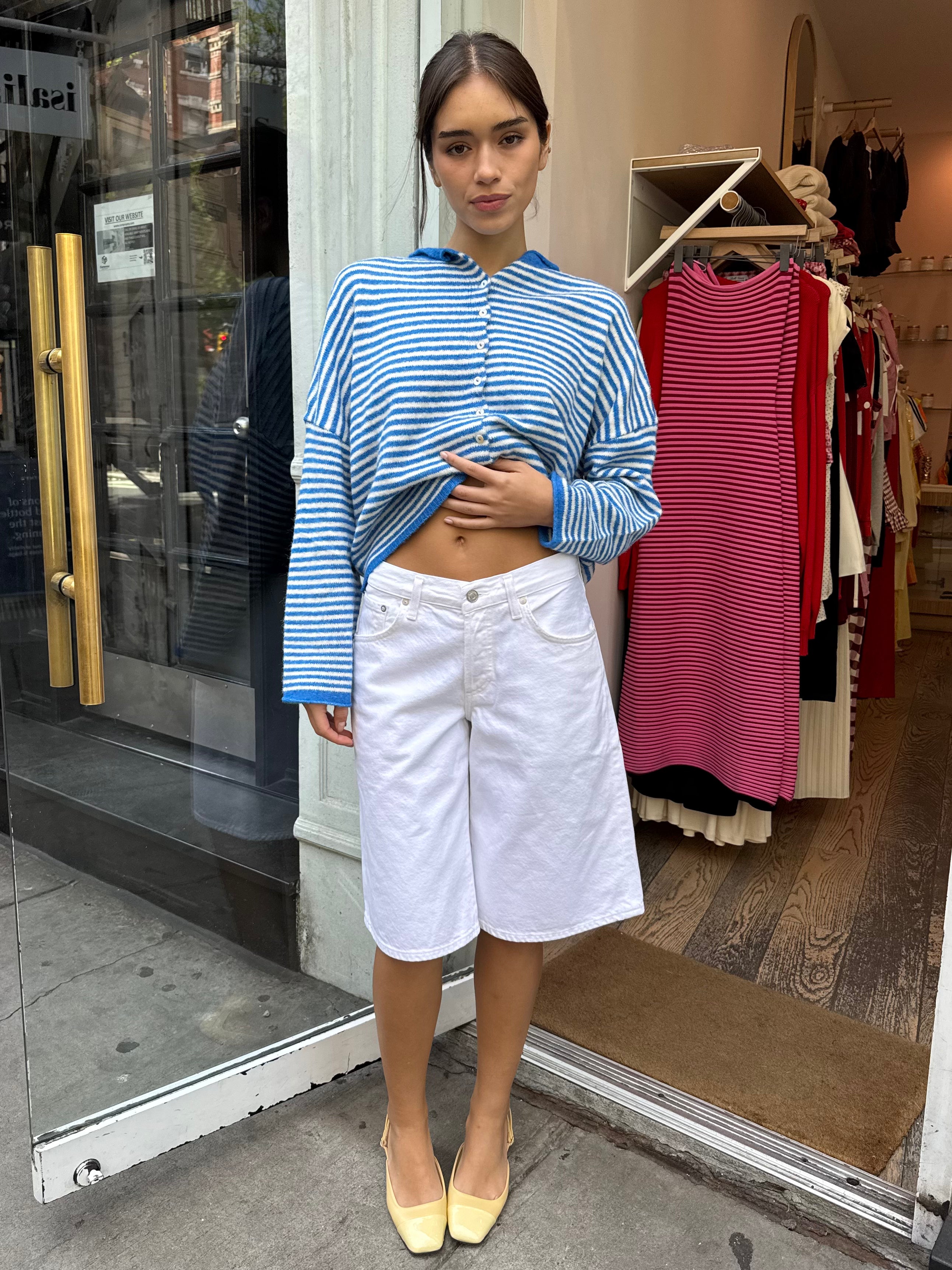 Baggy V-Short in Milkshake