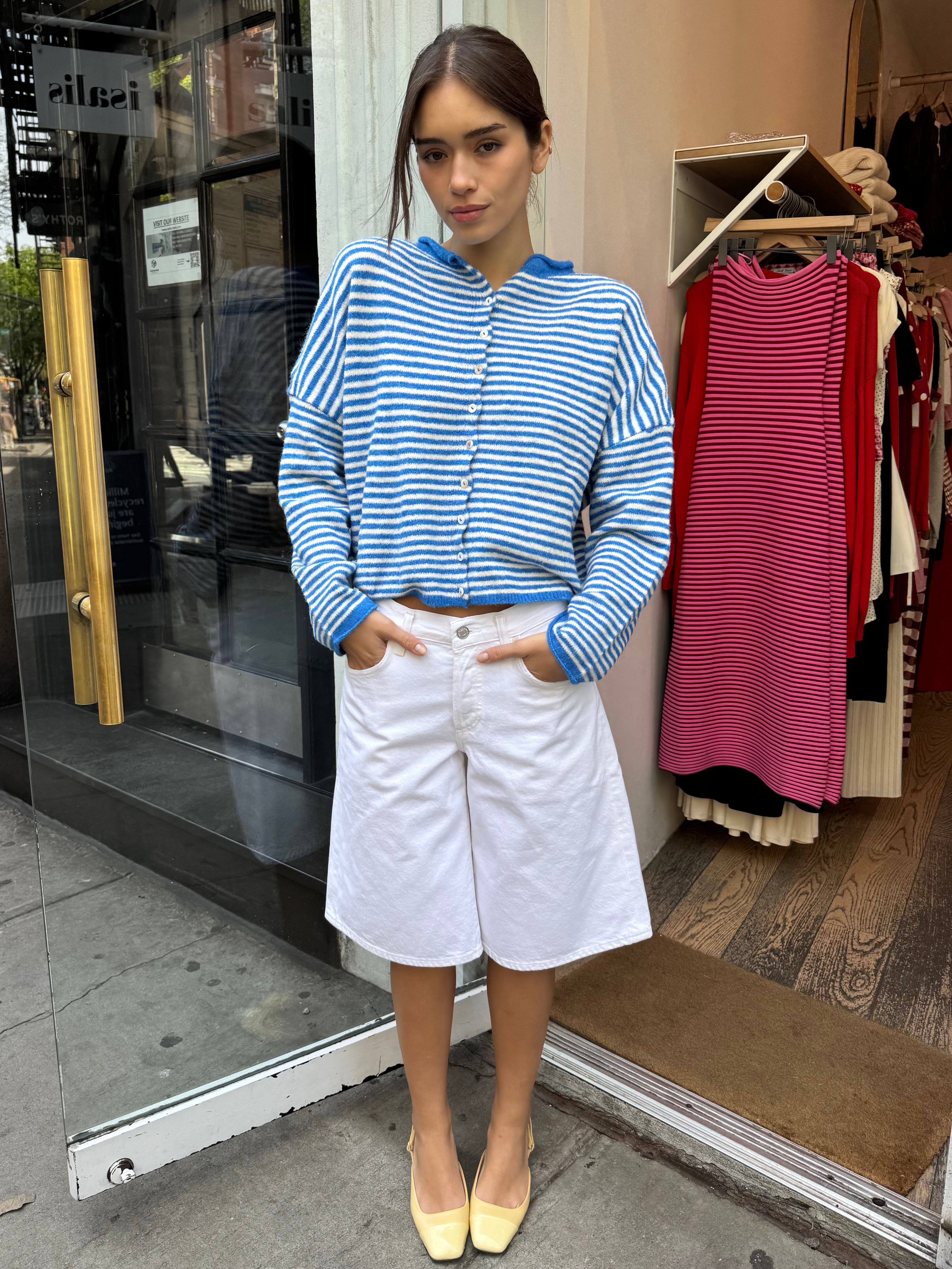 Baggy V-Short in Milkshake
