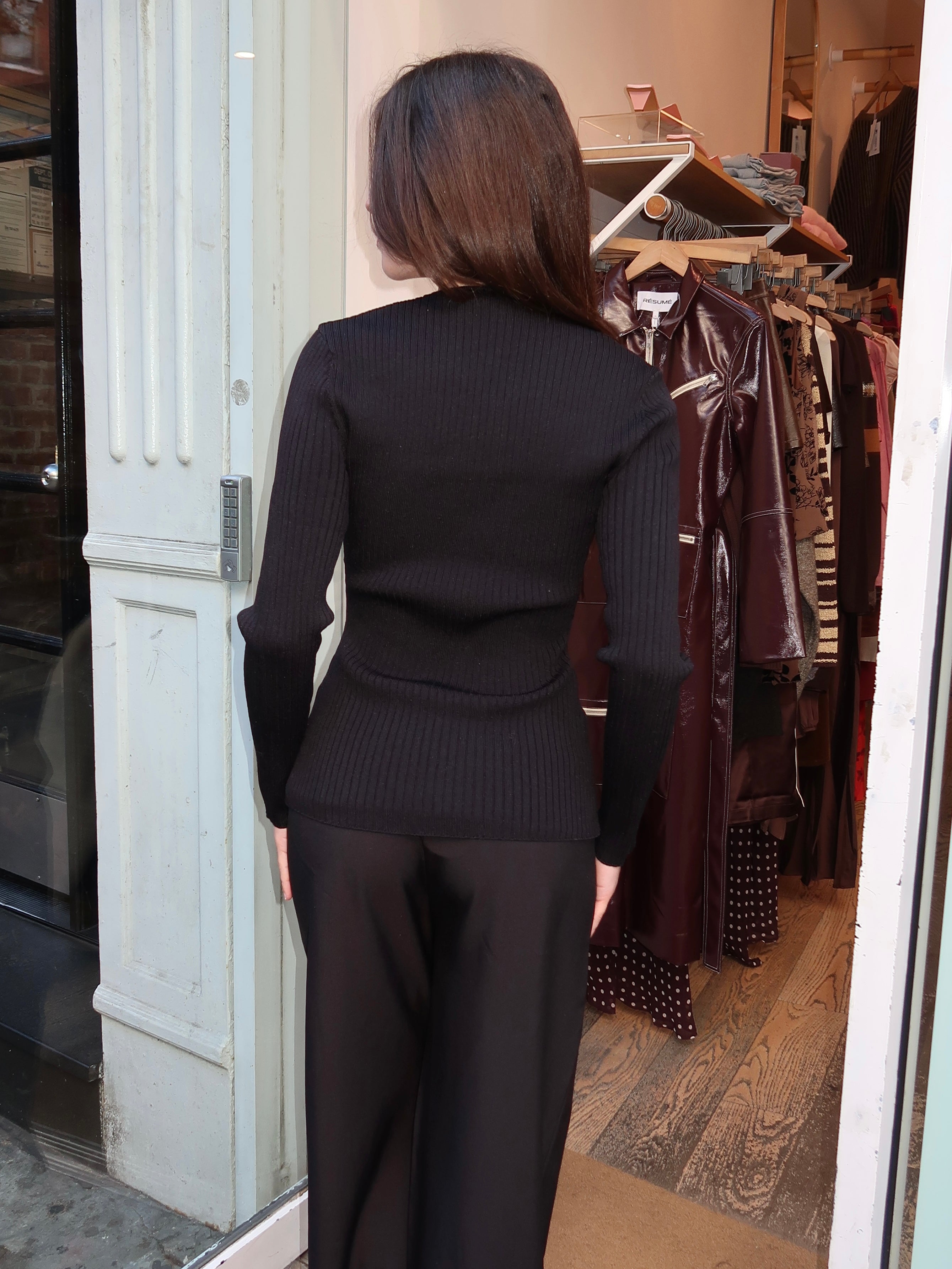 Lynly Sweater Top in Black