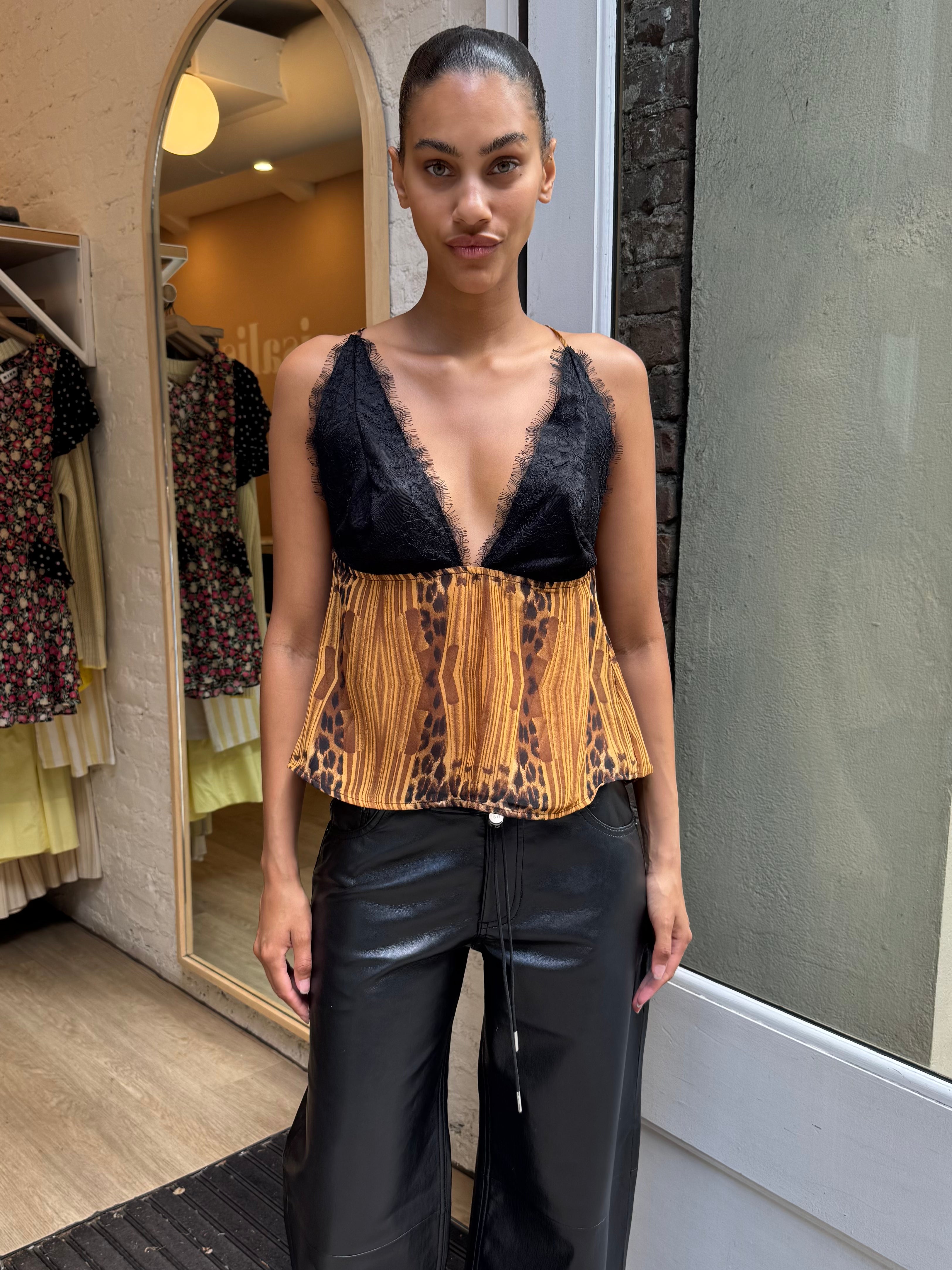 Venezuela Lace Top in Leopard