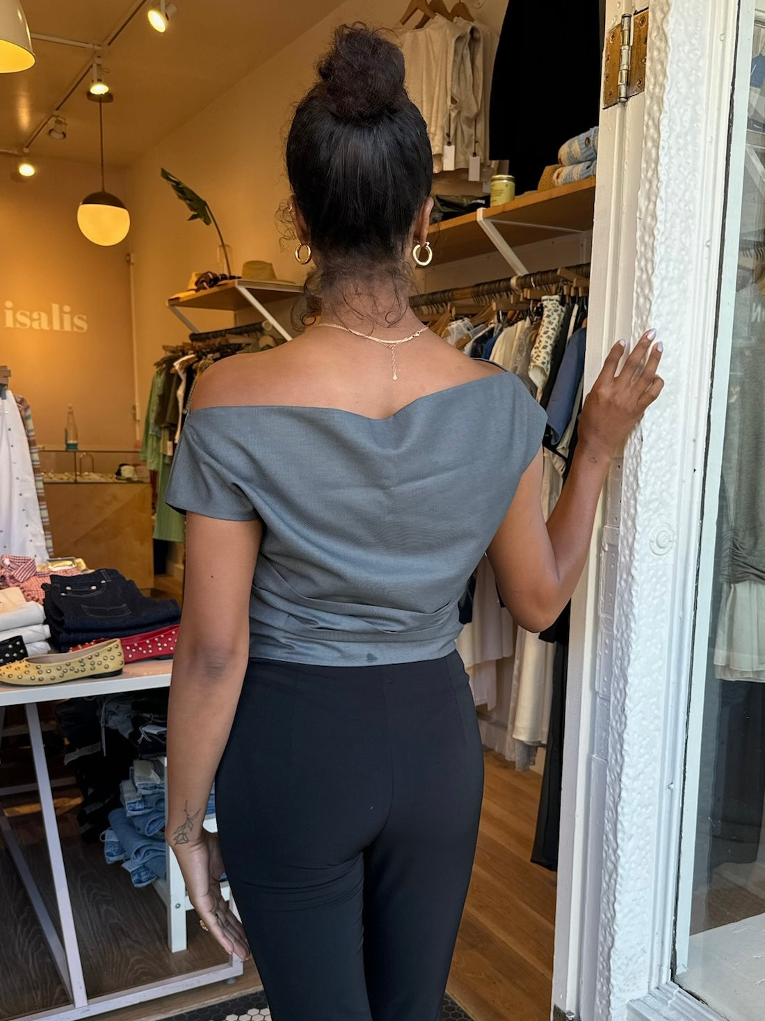 Locust Off-Shoulder Top in Charcoal – Isalis
