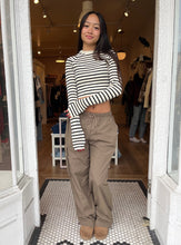Load image into Gallery viewer, Bruno Cargo Pants in Brown
