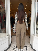 Load image into Gallery viewer, Bruno Cargo Pants in Brown
