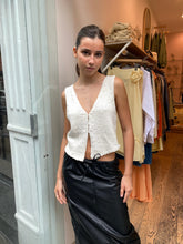 Load image into Gallery viewer, Joel Knit Vest in White
