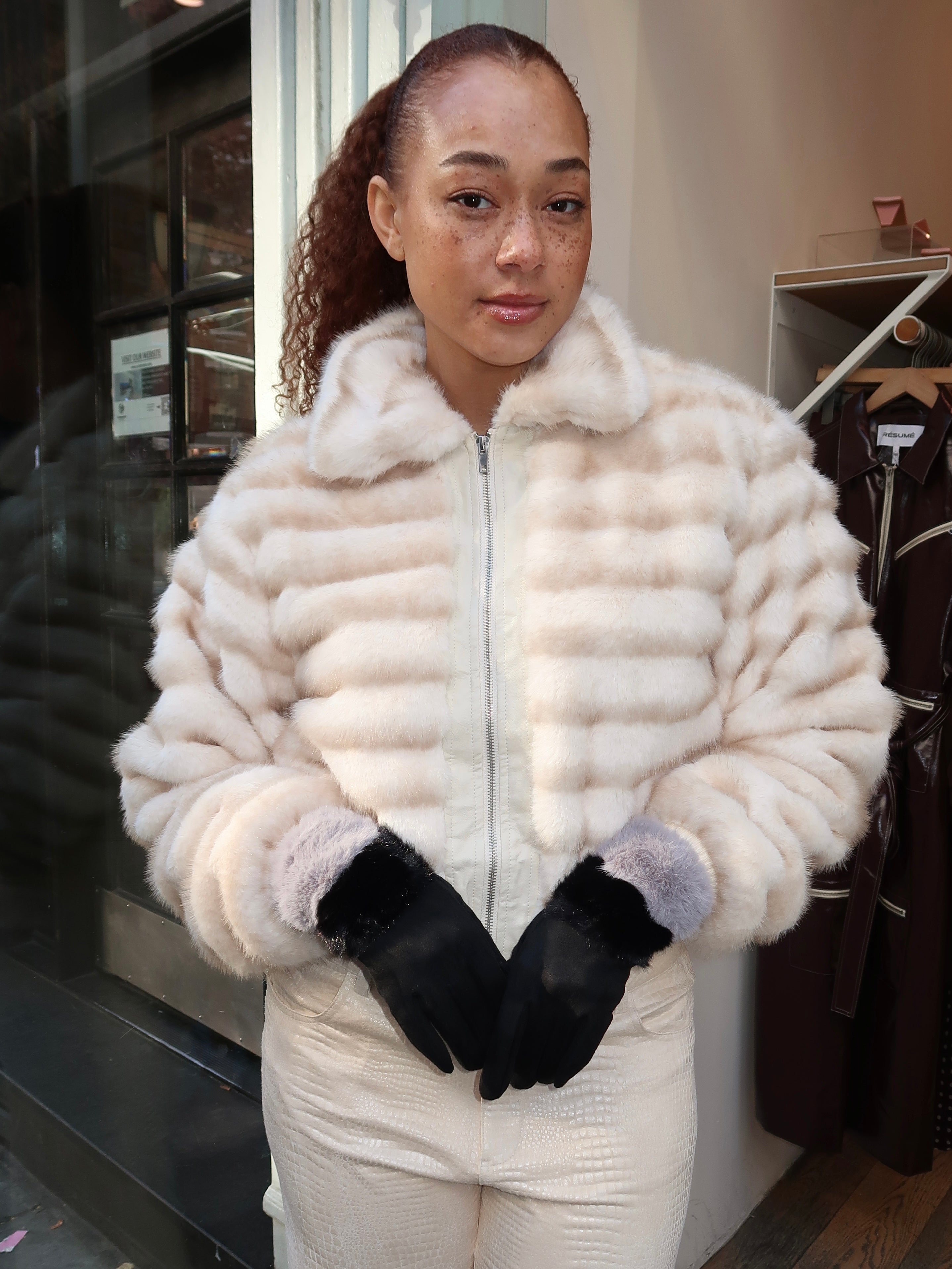 Flurry Gloves in Black