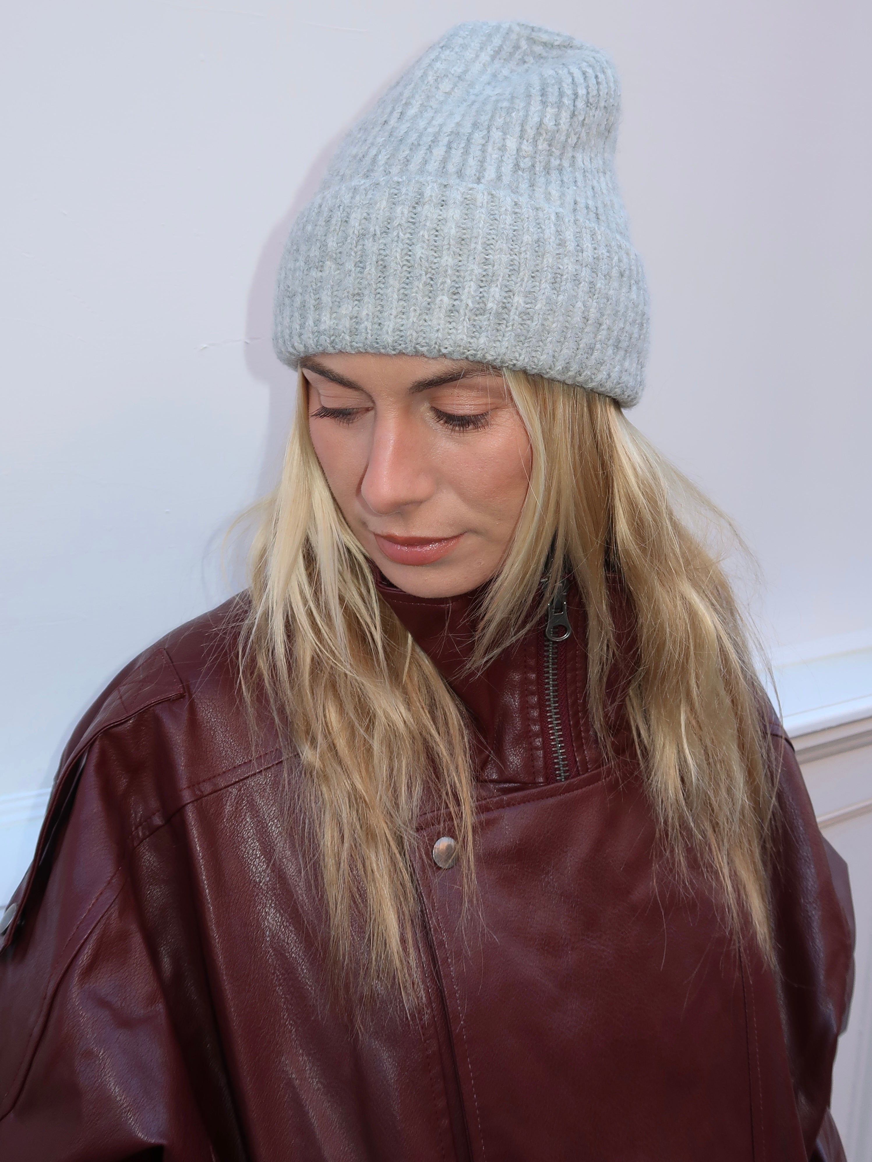 Isalis Arctic Beanie in Light Grey