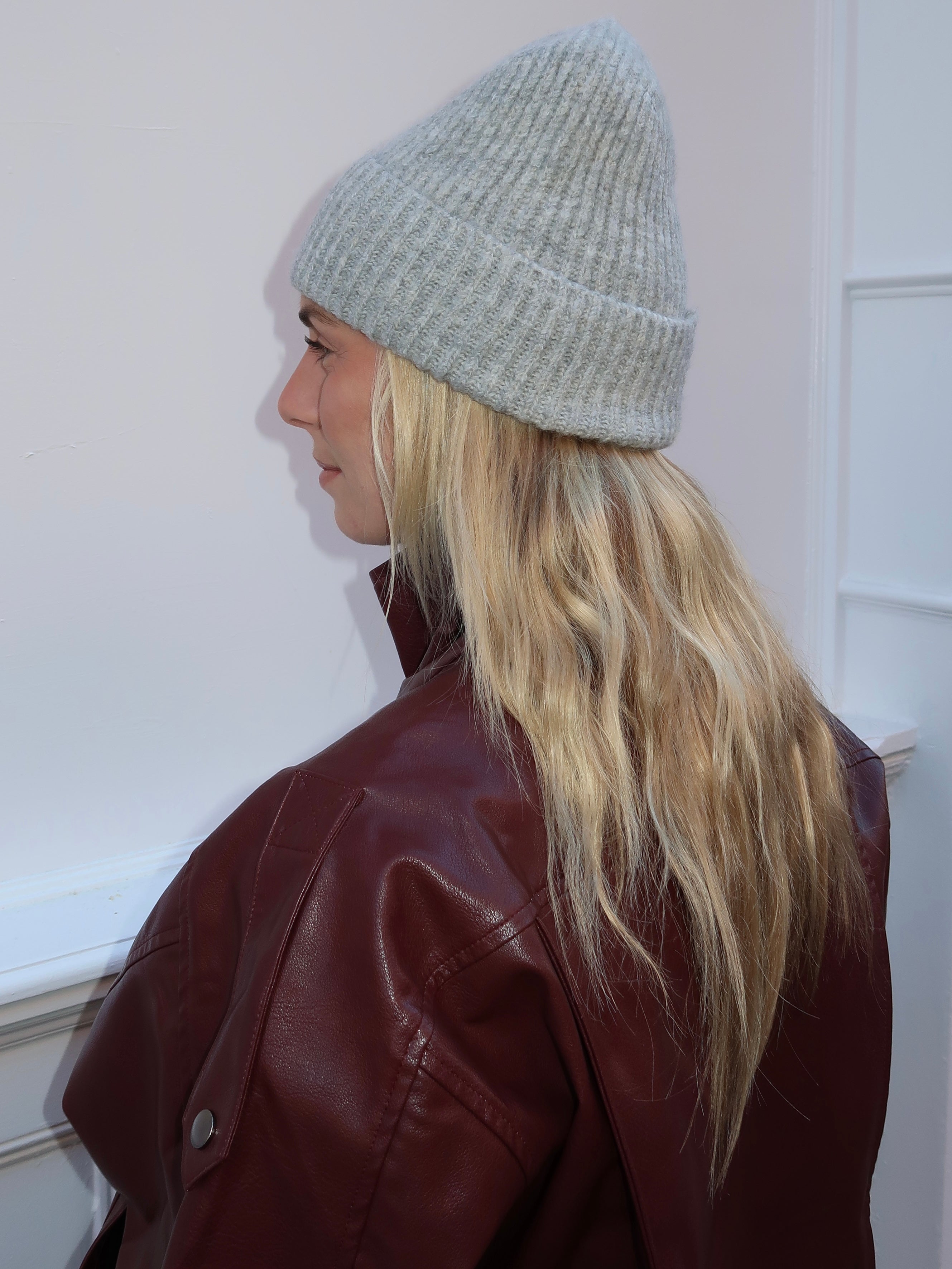 Isalis Arctic Beanie in Light Grey