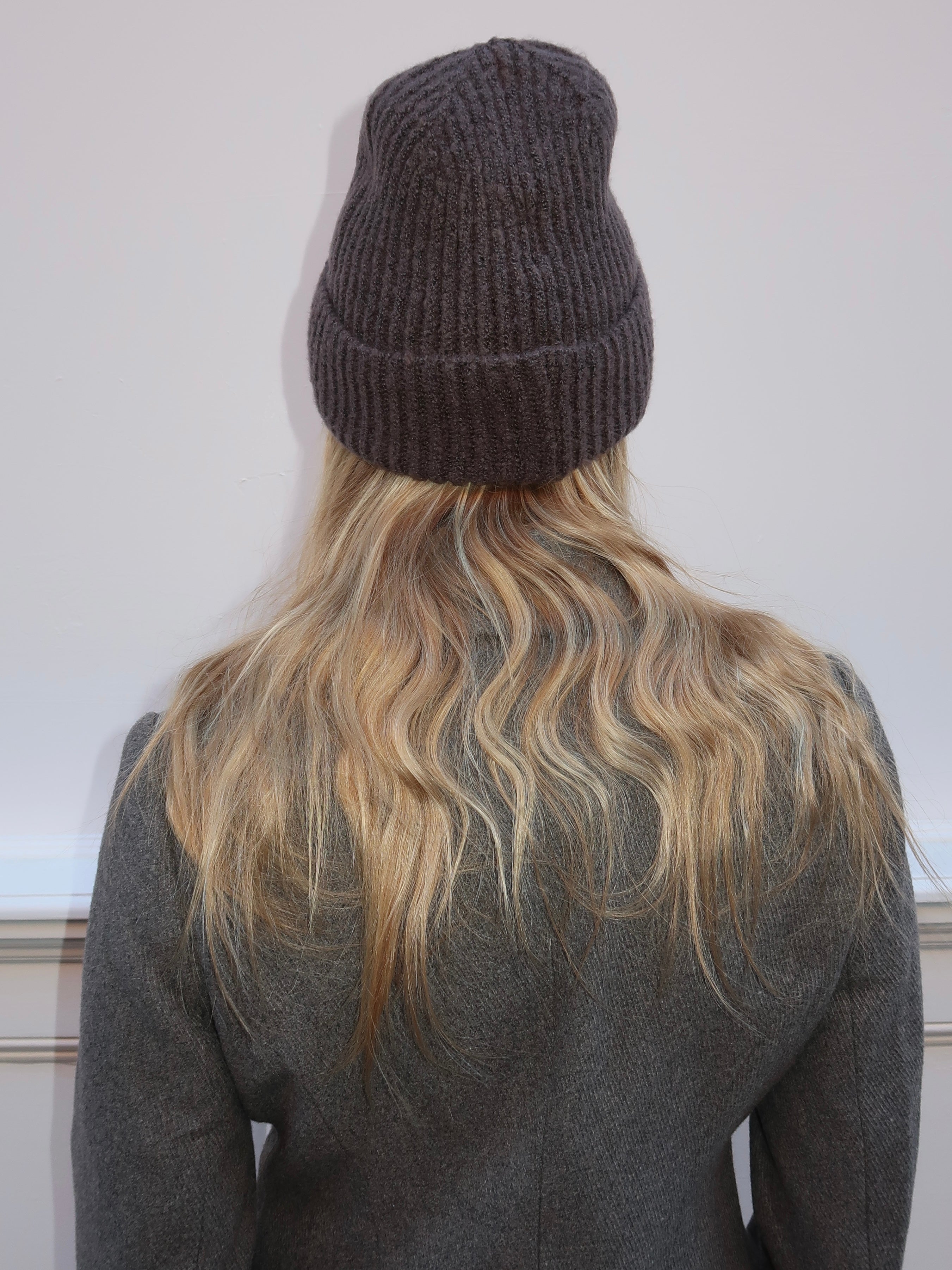 Isalis Arctic Beanie in Charcoal