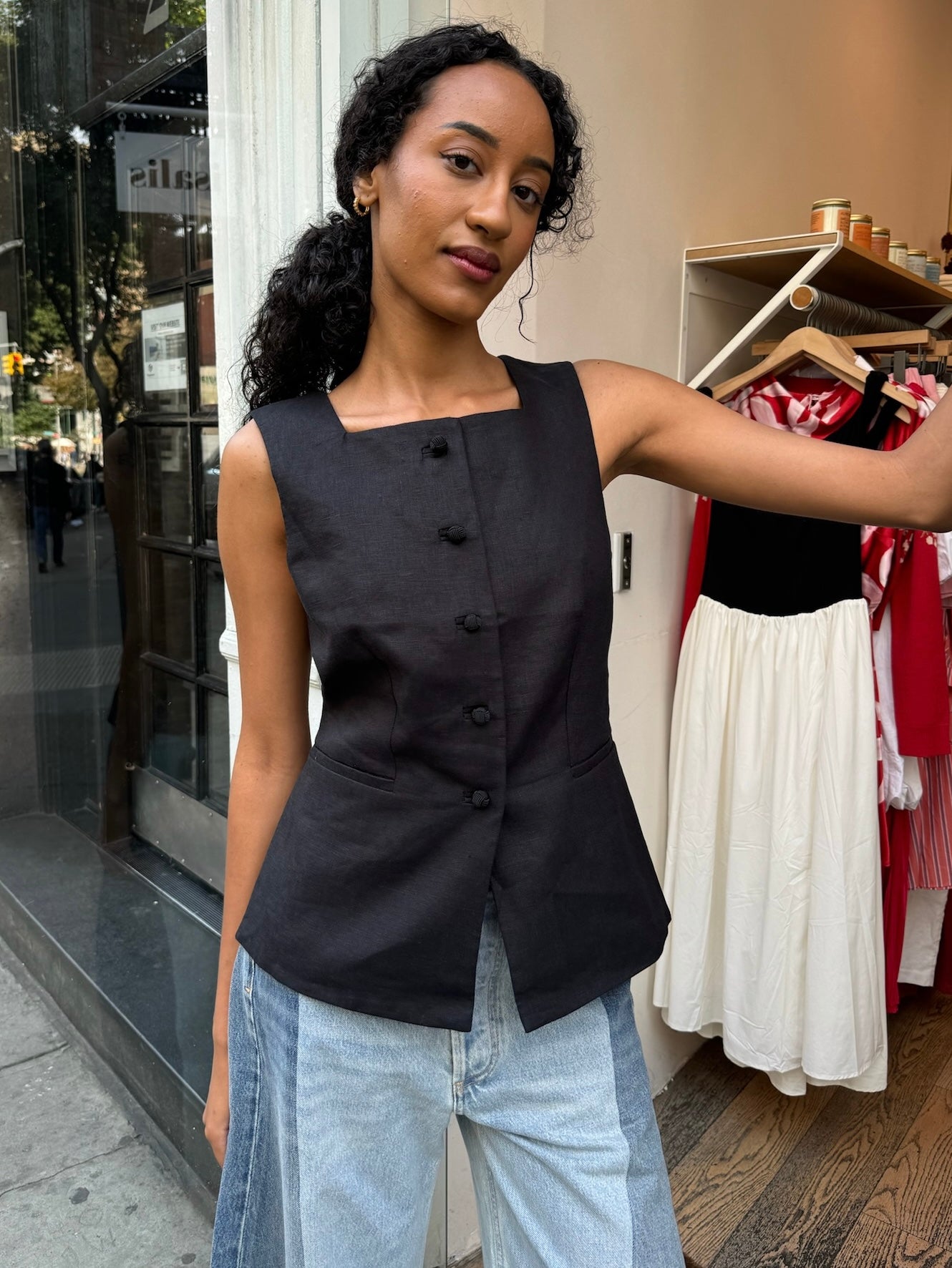 Rio Vest in Black