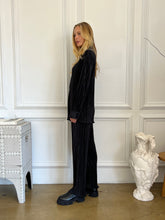 Load image into Gallery viewer, Syd Plisse Set in Black
