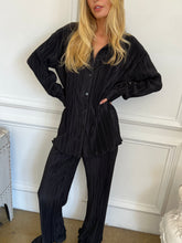 Load image into Gallery viewer, Syd Plisse Set in Black
