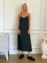 Load image into Gallery viewer, Samantha Velvet Maxi Dress in Hunter Green
