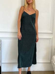 Samantha Velvet Maxi Dress in Hunter Green