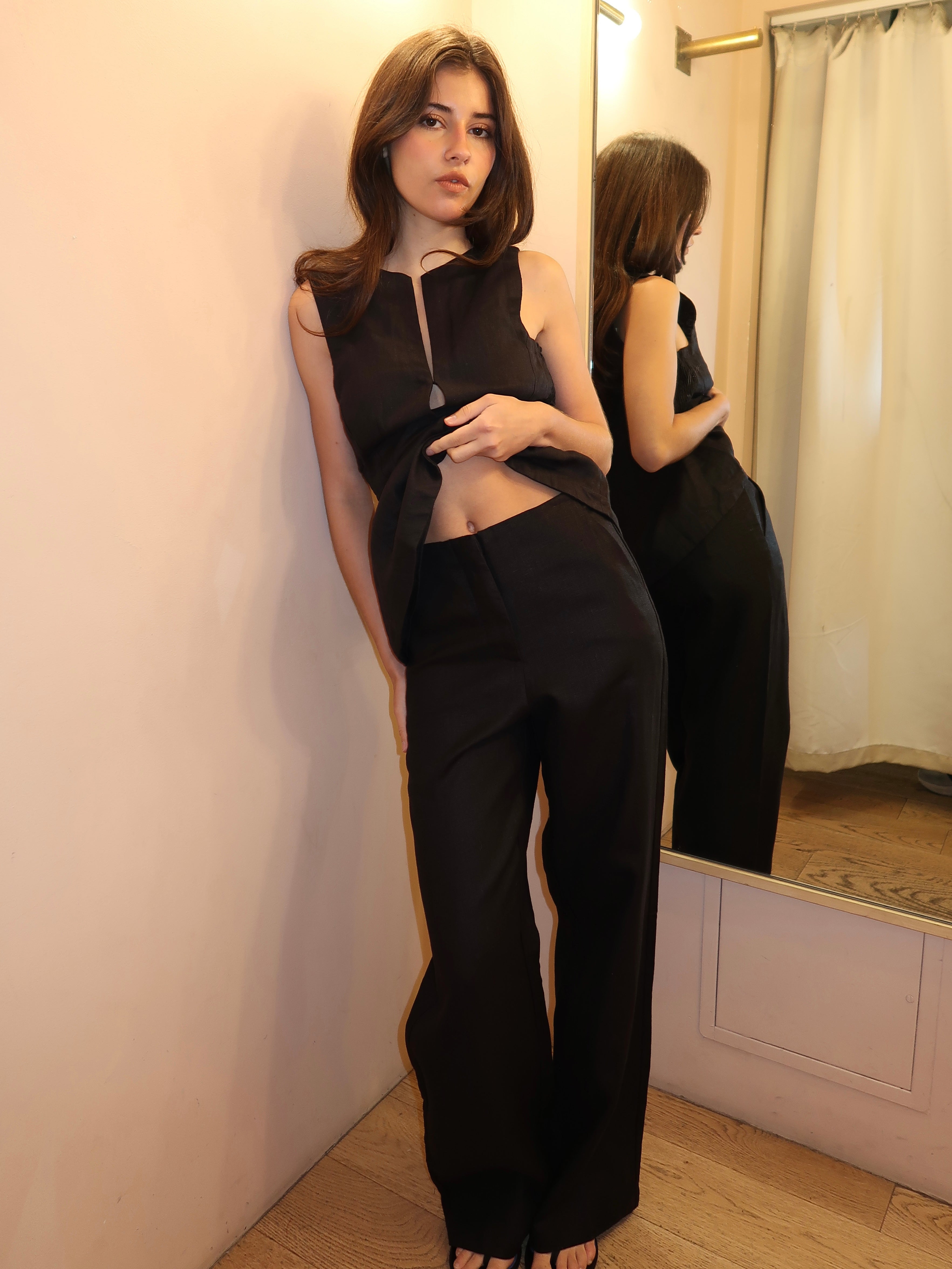 Sanne Pant in Black