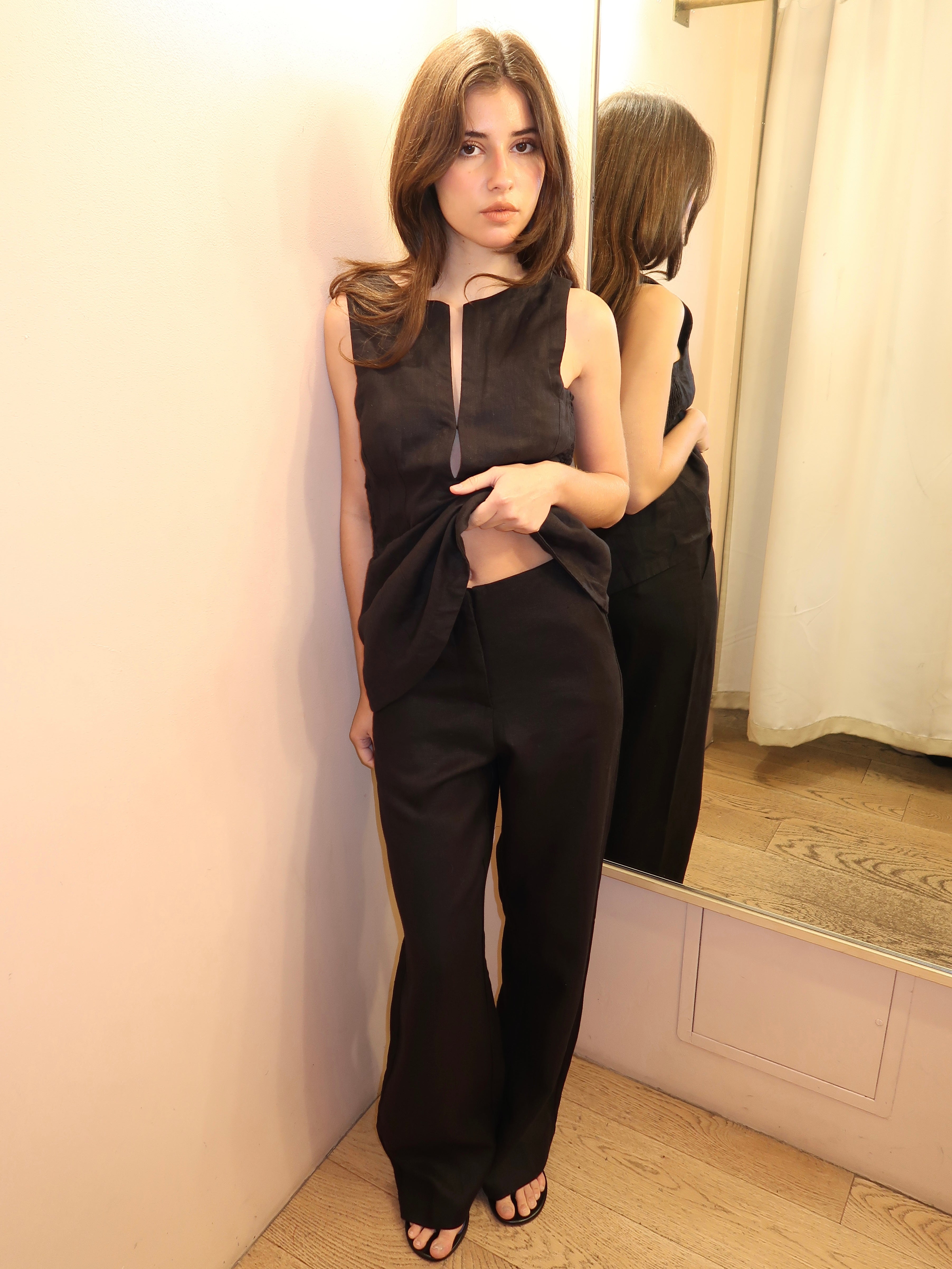 Sanne Pant in Black