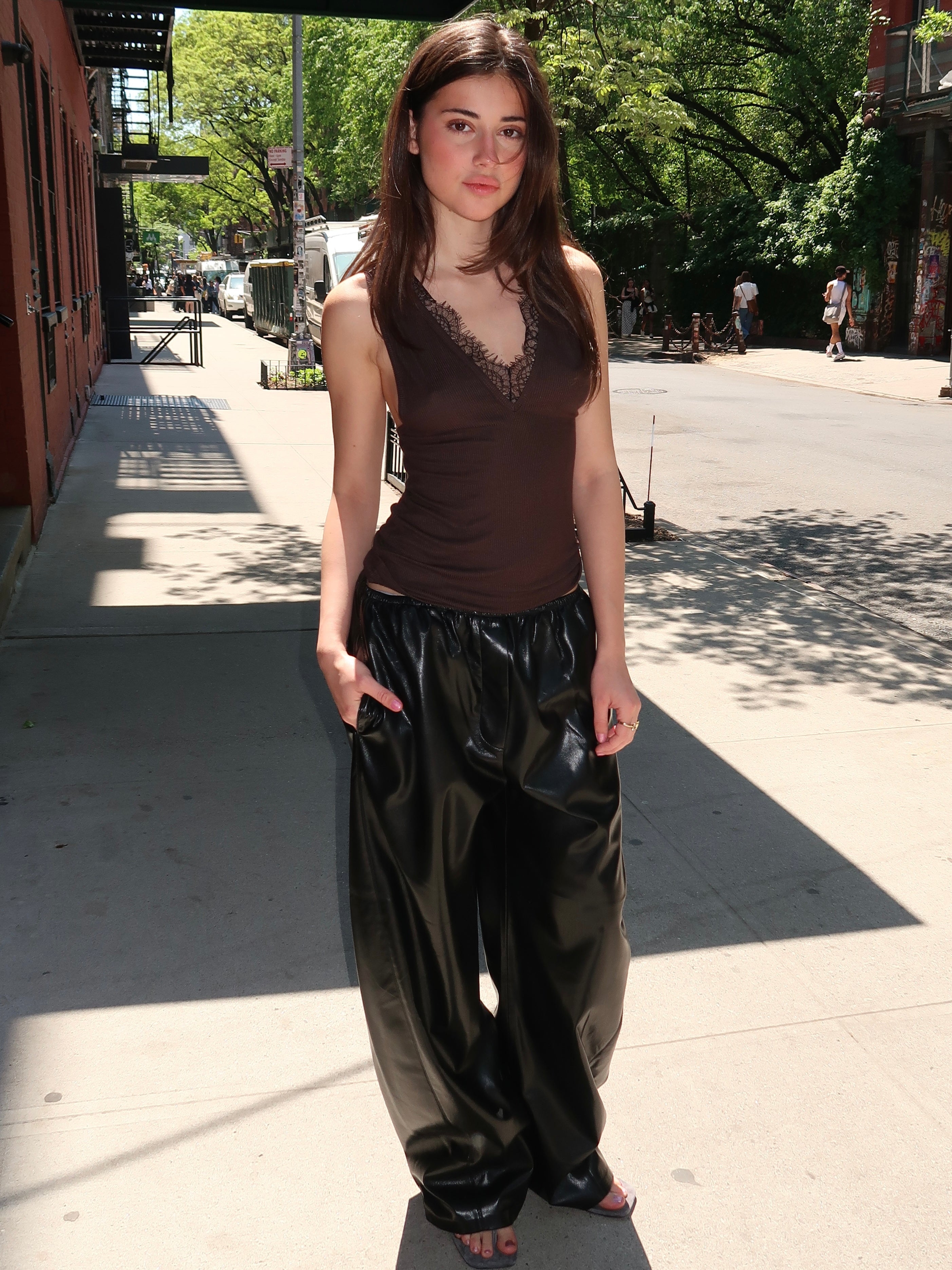 Zoela Pant in Black
