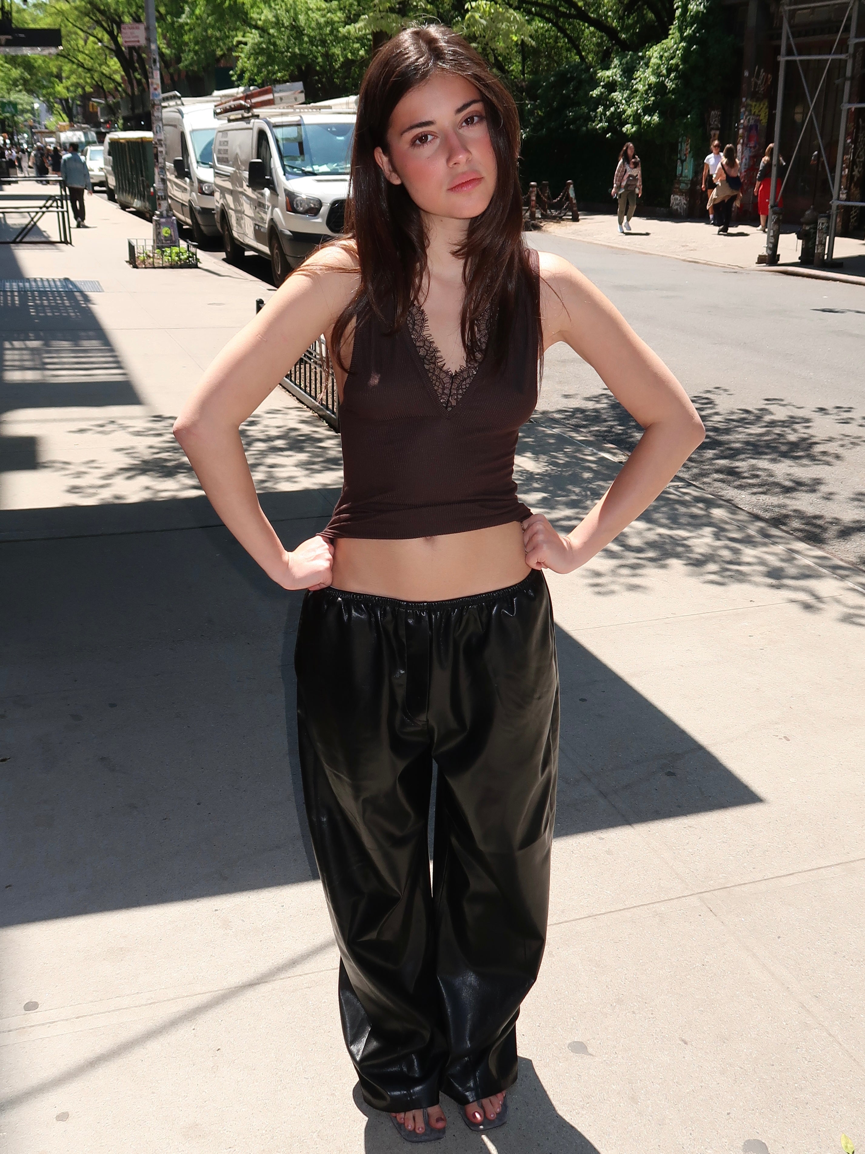 Zoela Pant in Black