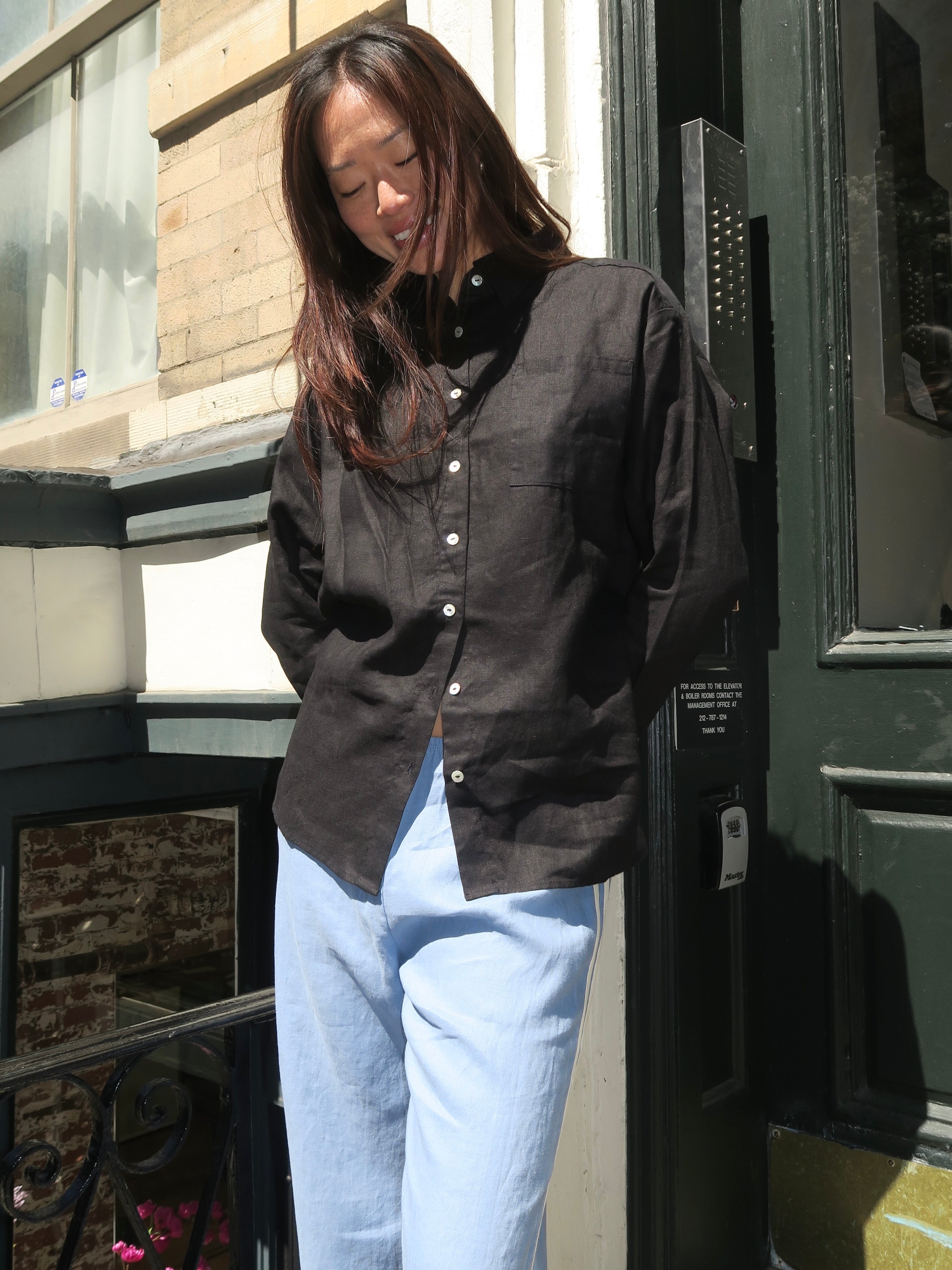 Linen Relaxed Shirt in Jet