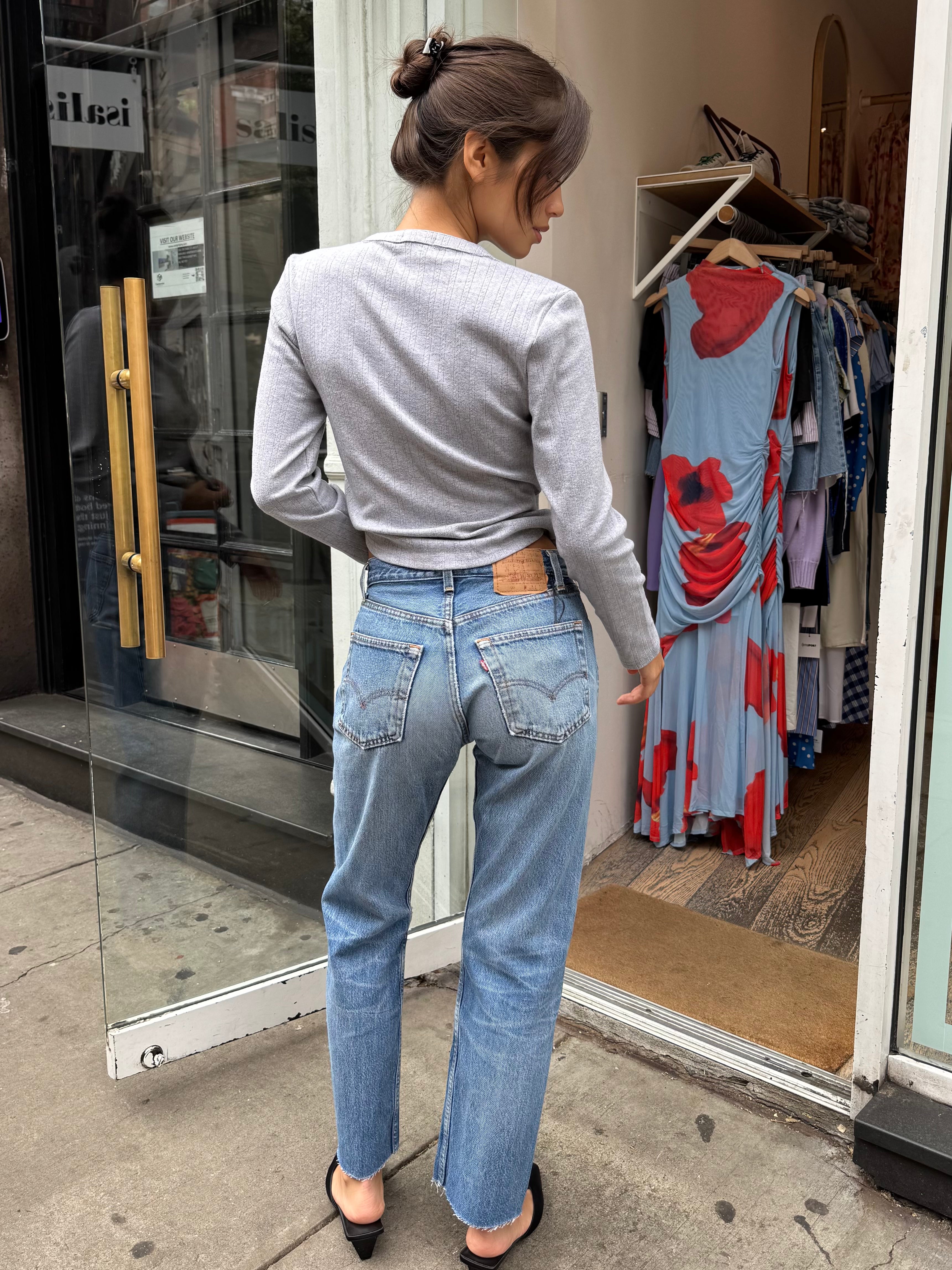 Relaxed Raw Hem Customs in Medium/Dark