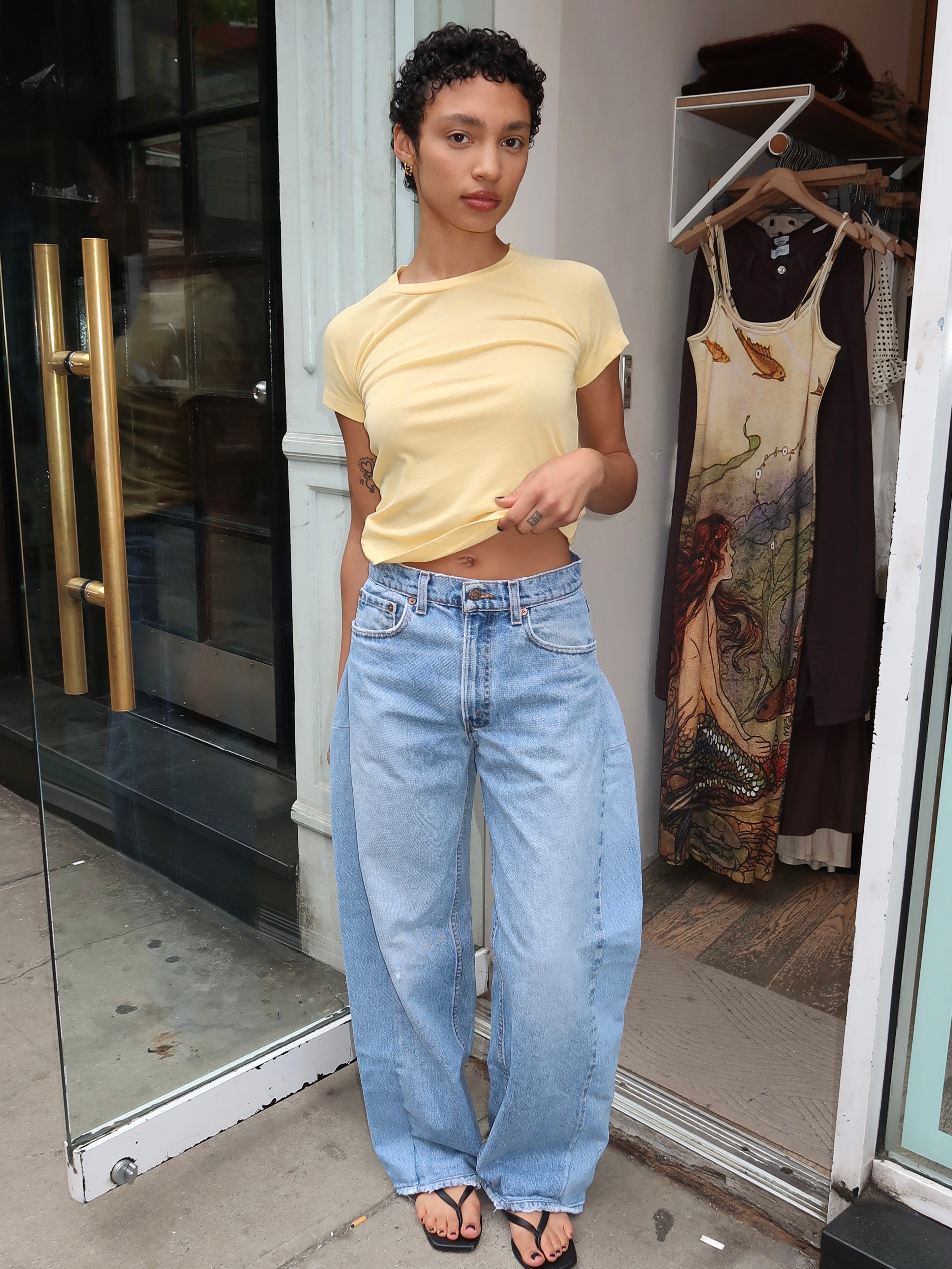 Barrel Jean in Light/Medium