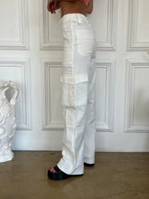 Load image into Gallery viewer, Robin Cargo Jean in White
