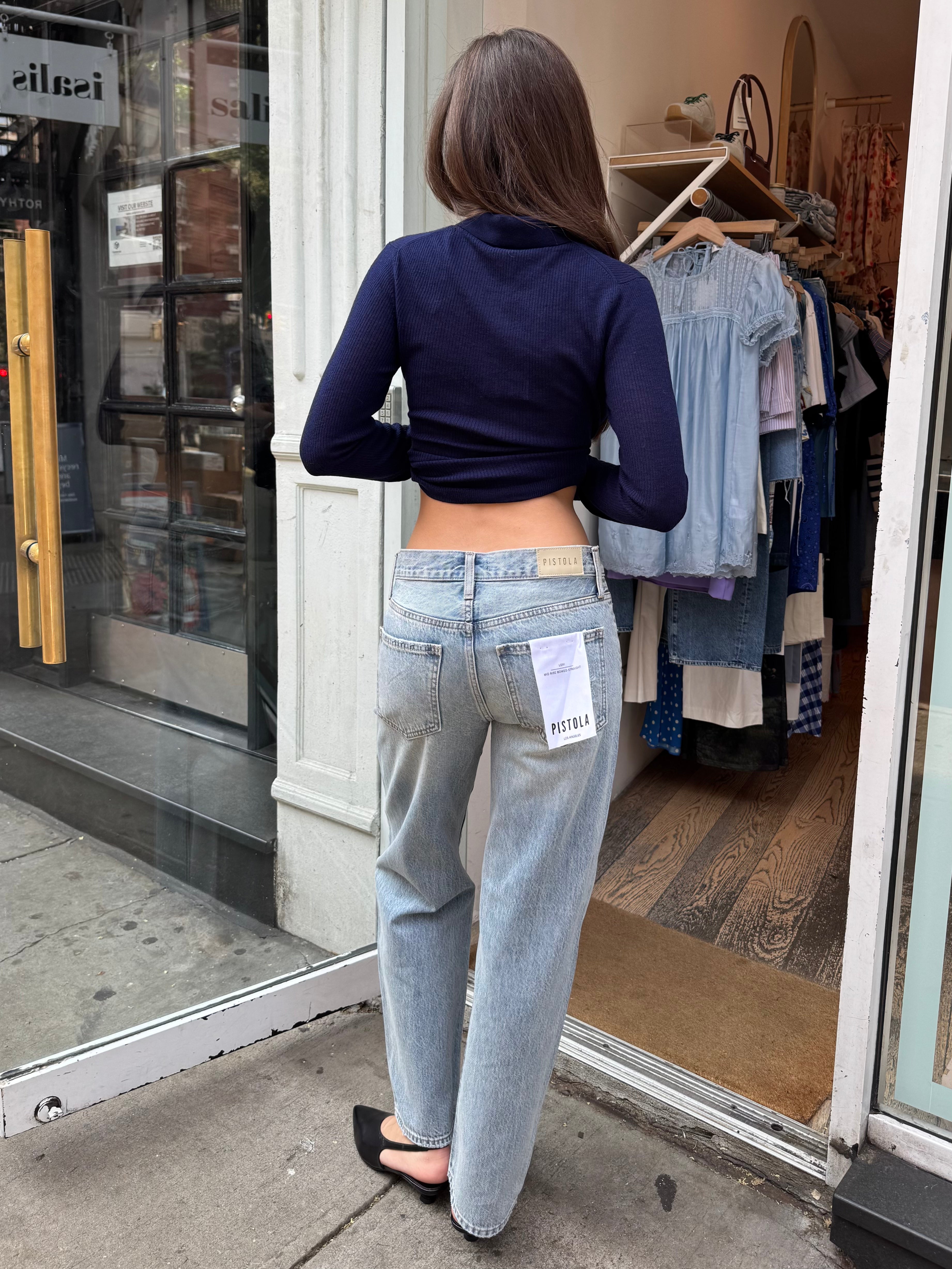 Lexi Mid Rise Bowed Straight in Bowie