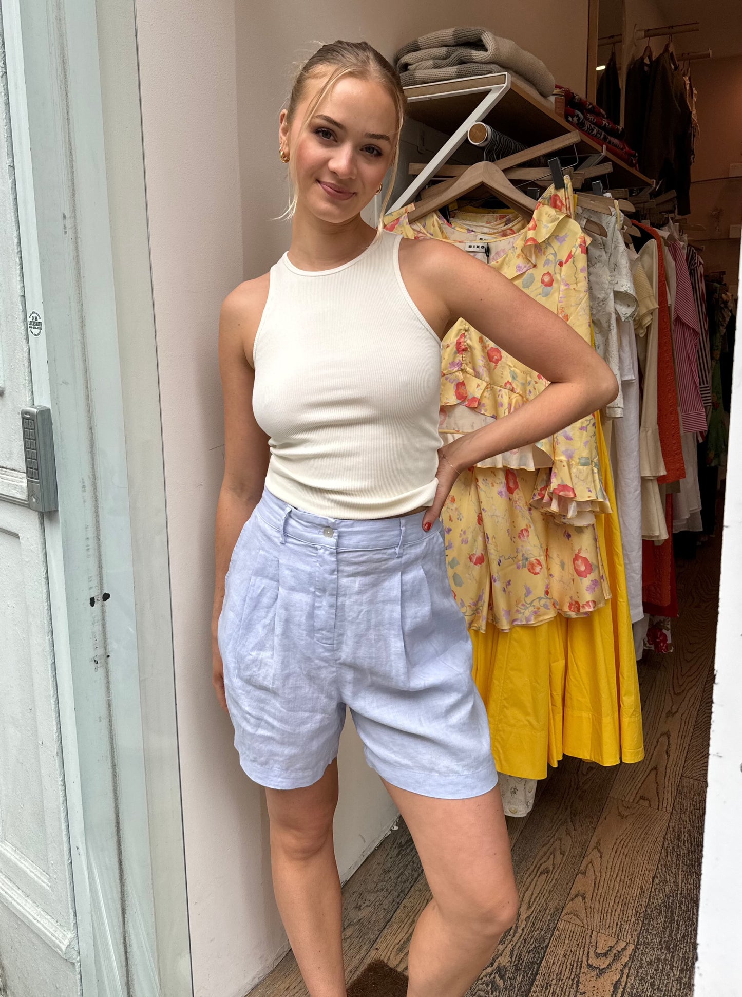 The Linen Pleated Short in Cloud